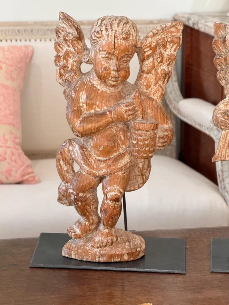 Pair of 17th Century Carved Cherubs on Stands In Good Condition For Sale In Charlottesville, VA