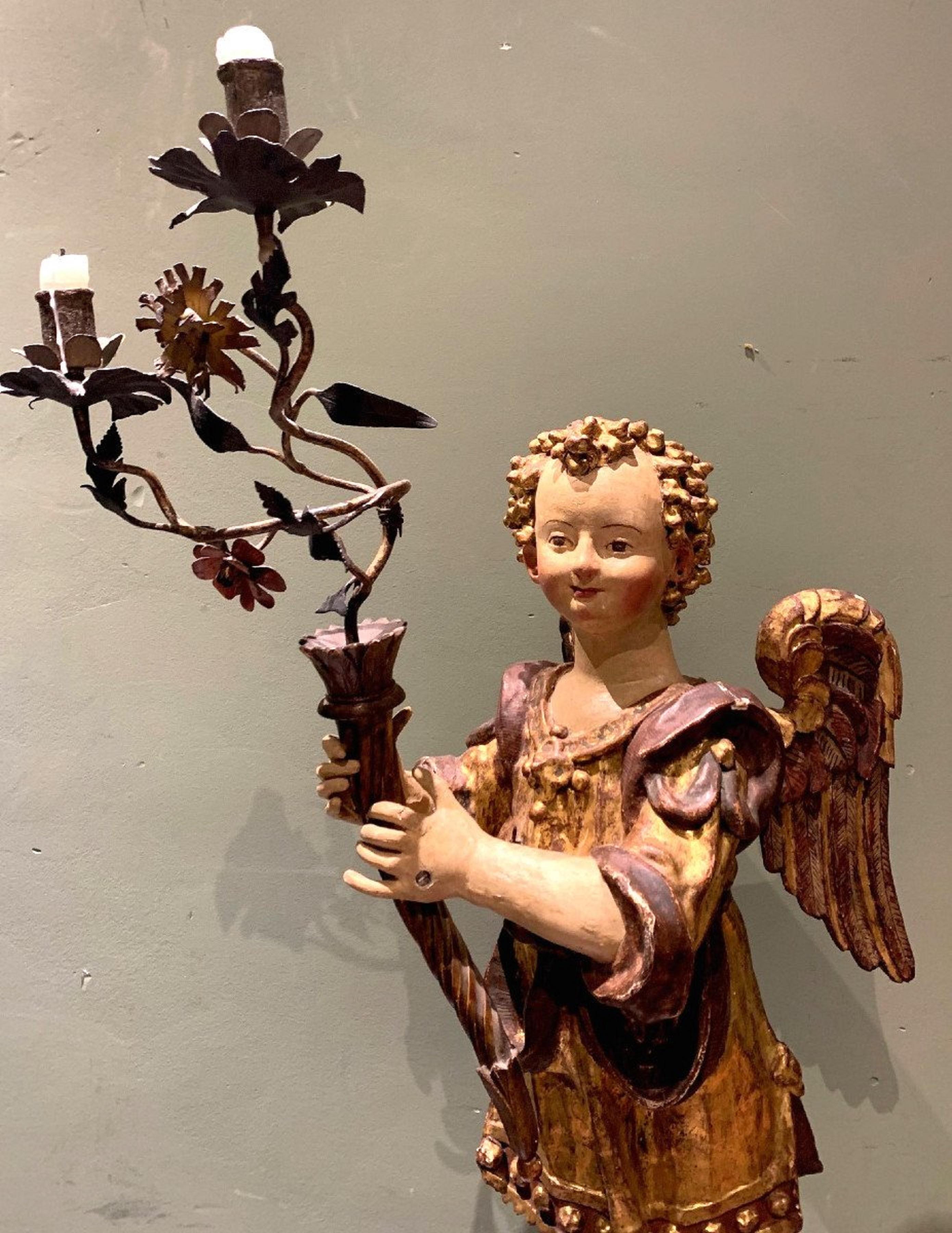 Espagnol Paire d'objets du 17e siècle  Anges en vente