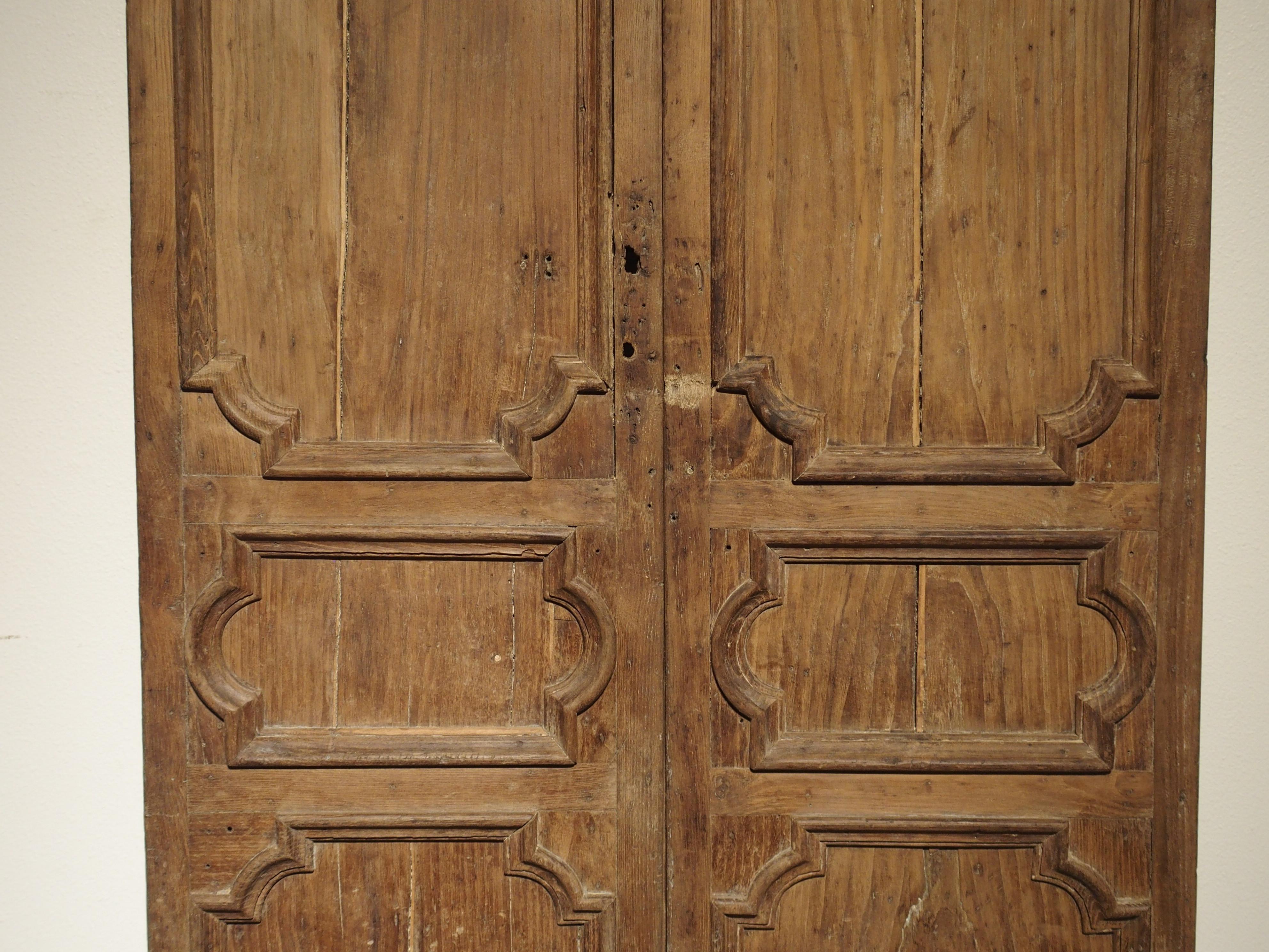 Pair of 17th Century Chestnut Wood Doors from Umbria, Italy 6