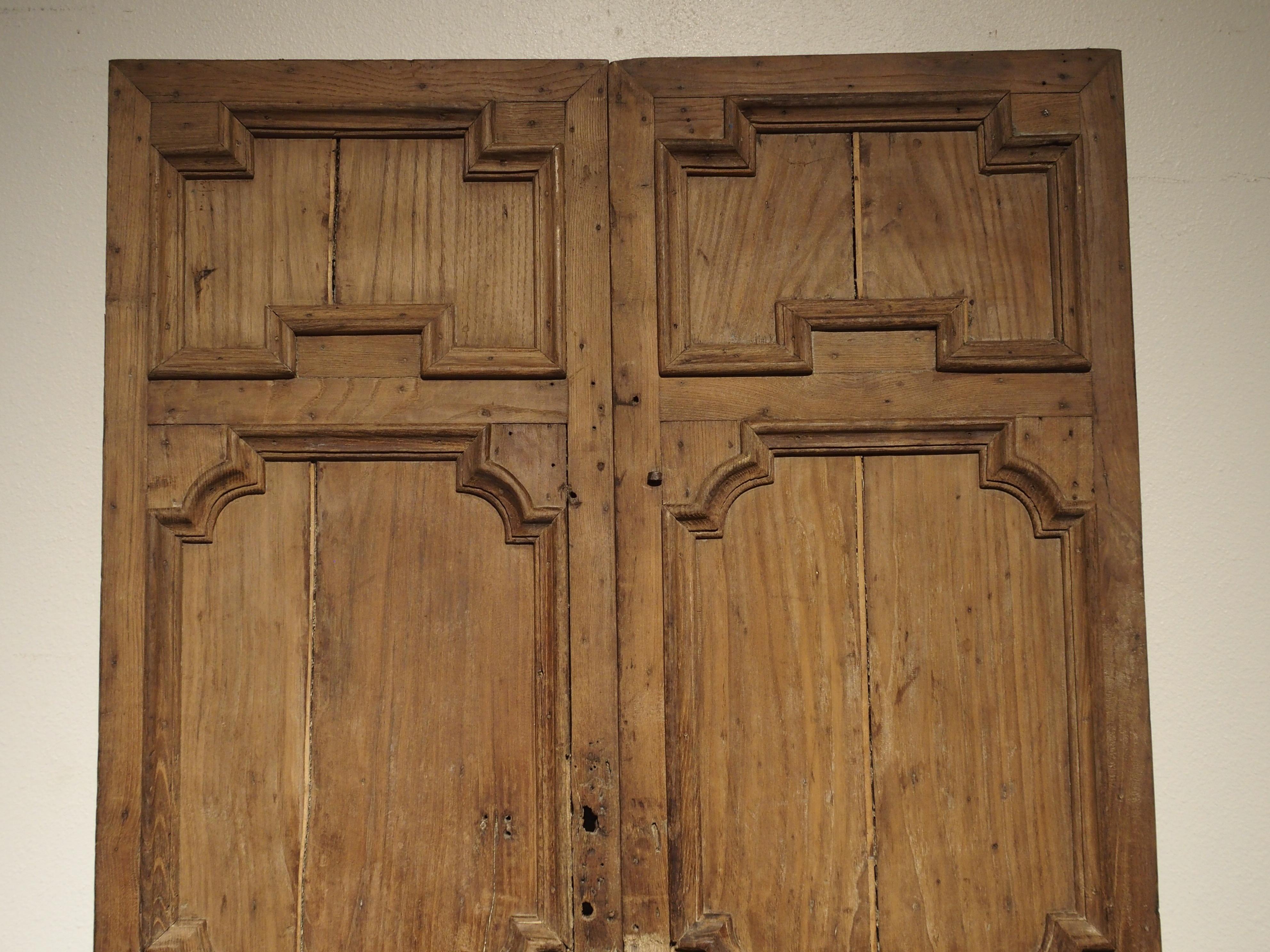 Pair of 17th Century Chestnut Wood Doors from Umbria, Italy 7