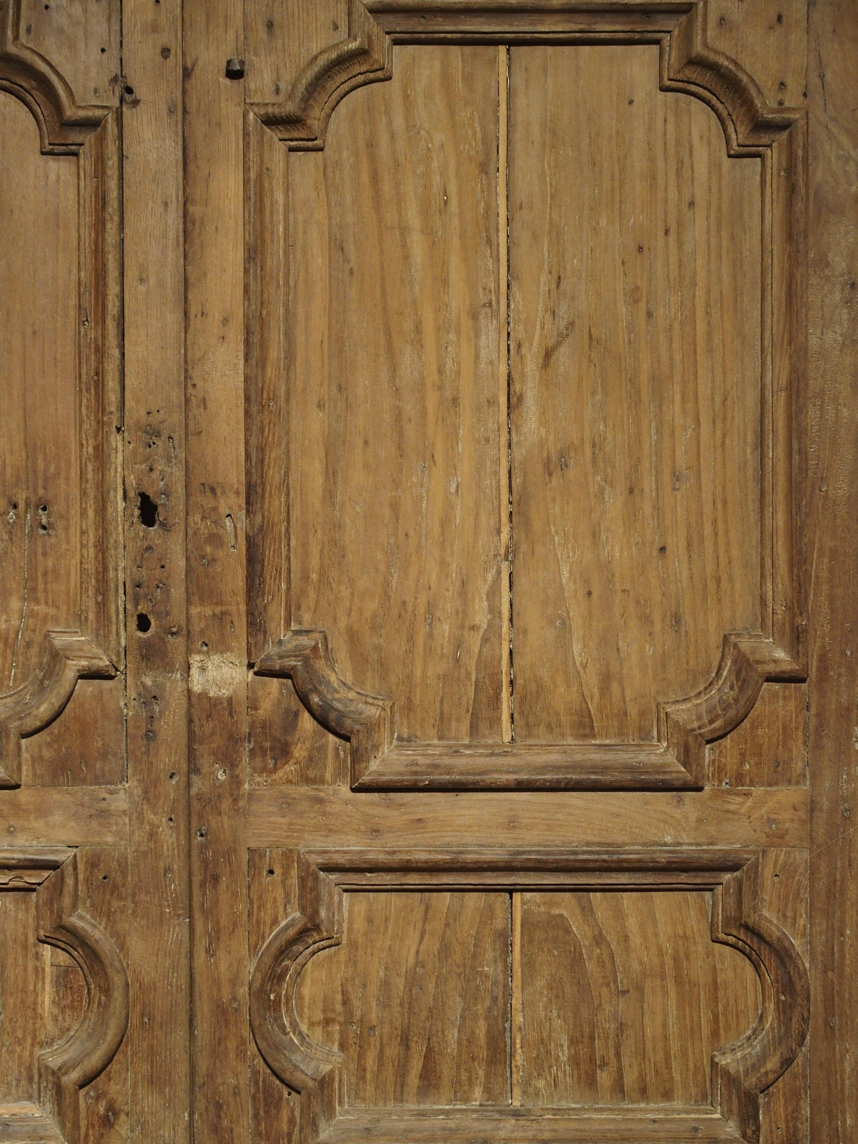 Pair of 17th Century Chestnut Wood Doors from Umbria, Italy 8