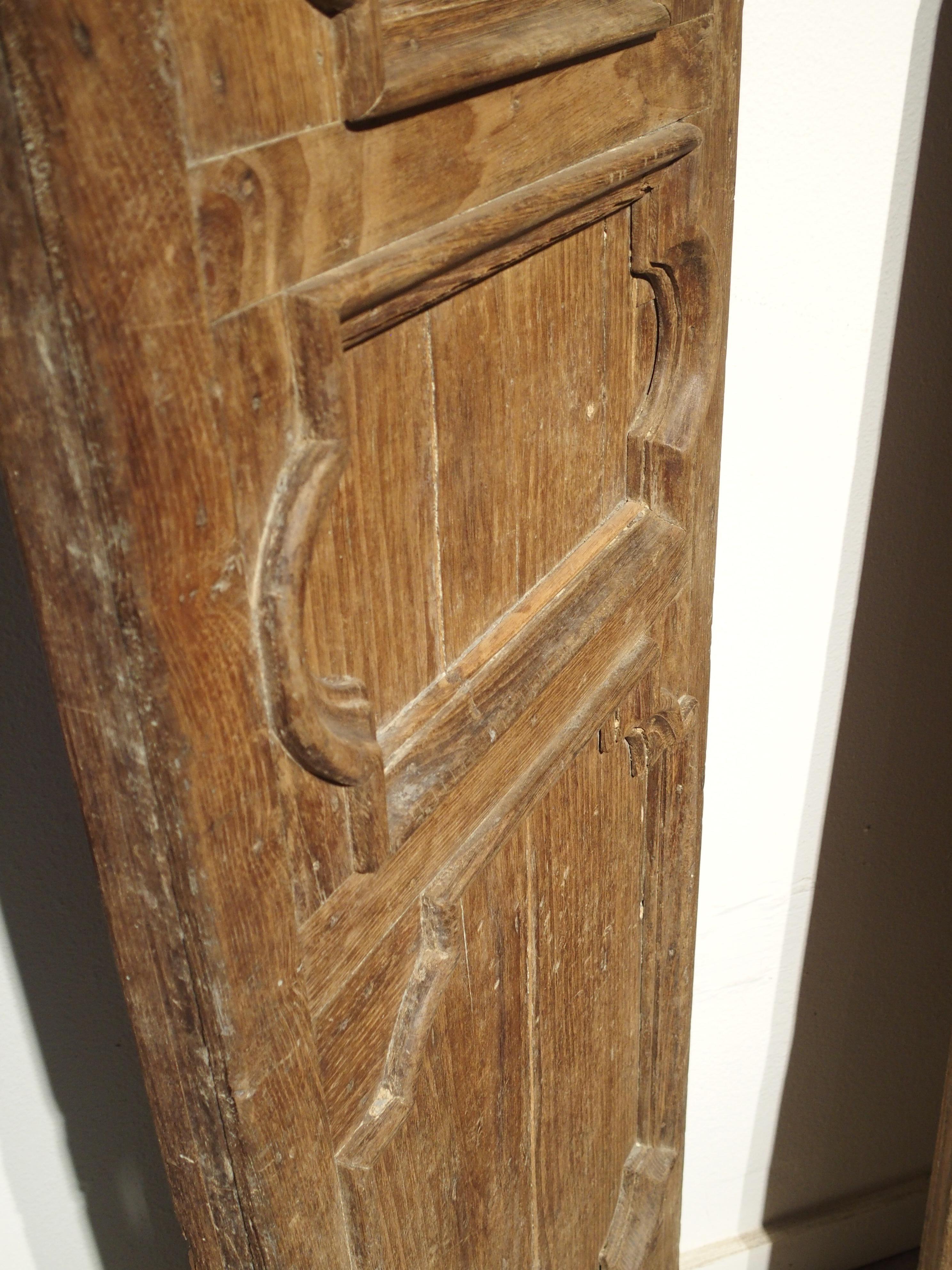 Pair of 17th Century Chestnut Wood Doors from Umbria, Italy 12