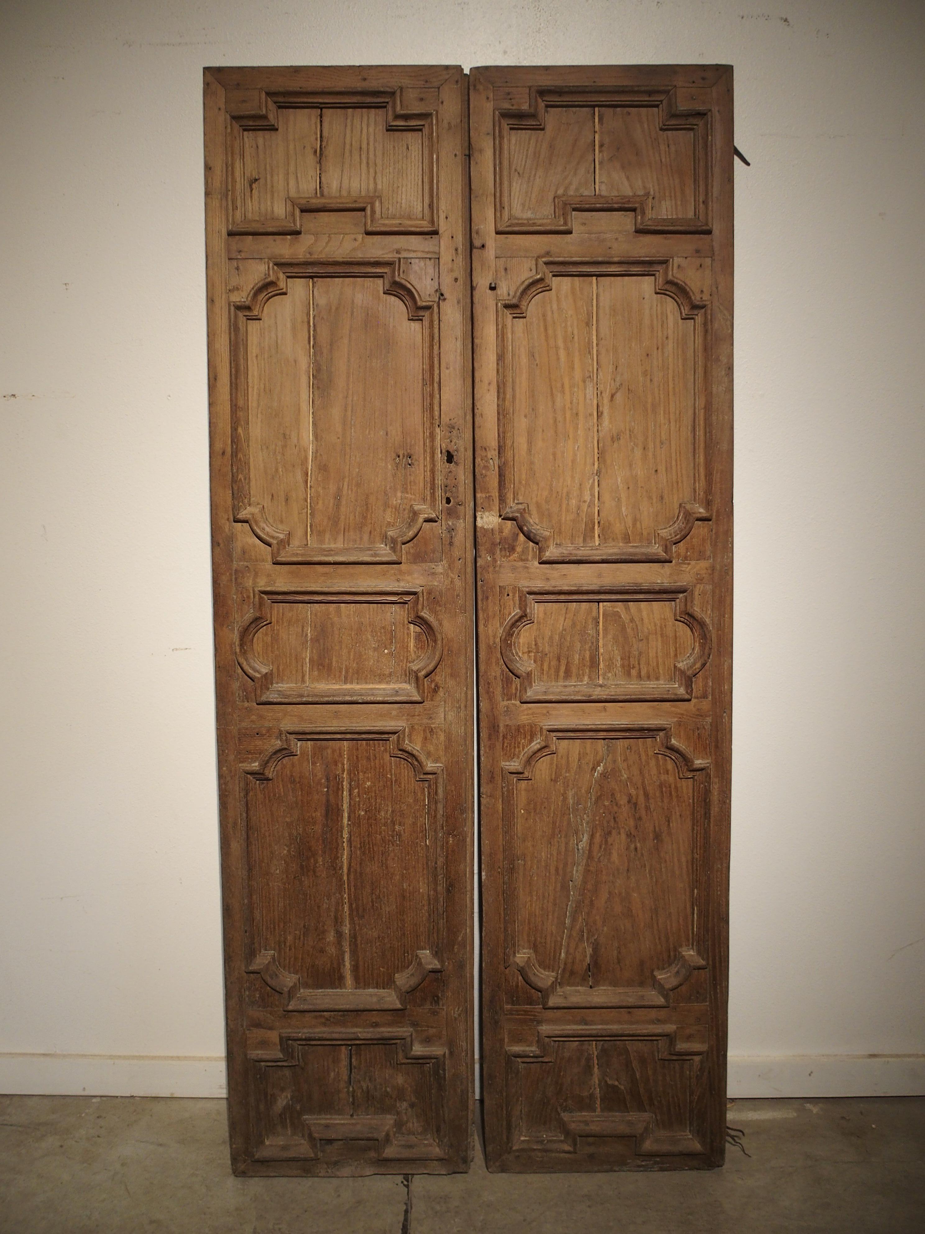 Italian Pair of 17th Century Chestnut Wood Doors from Umbria, Italy