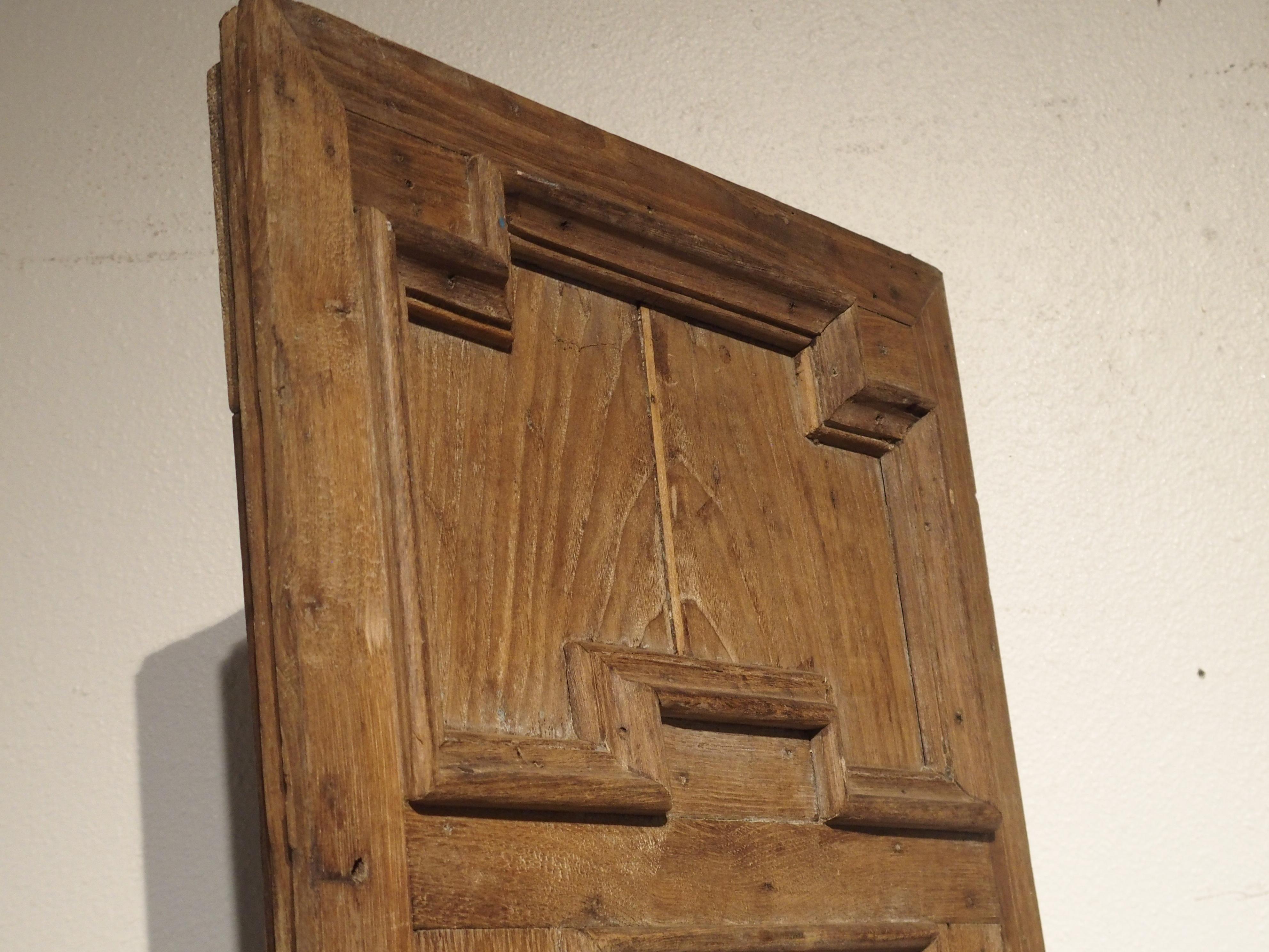 Pair of 17th Century Chestnut Wood Doors from Umbria, Italy In Good Condition In Dallas, TX