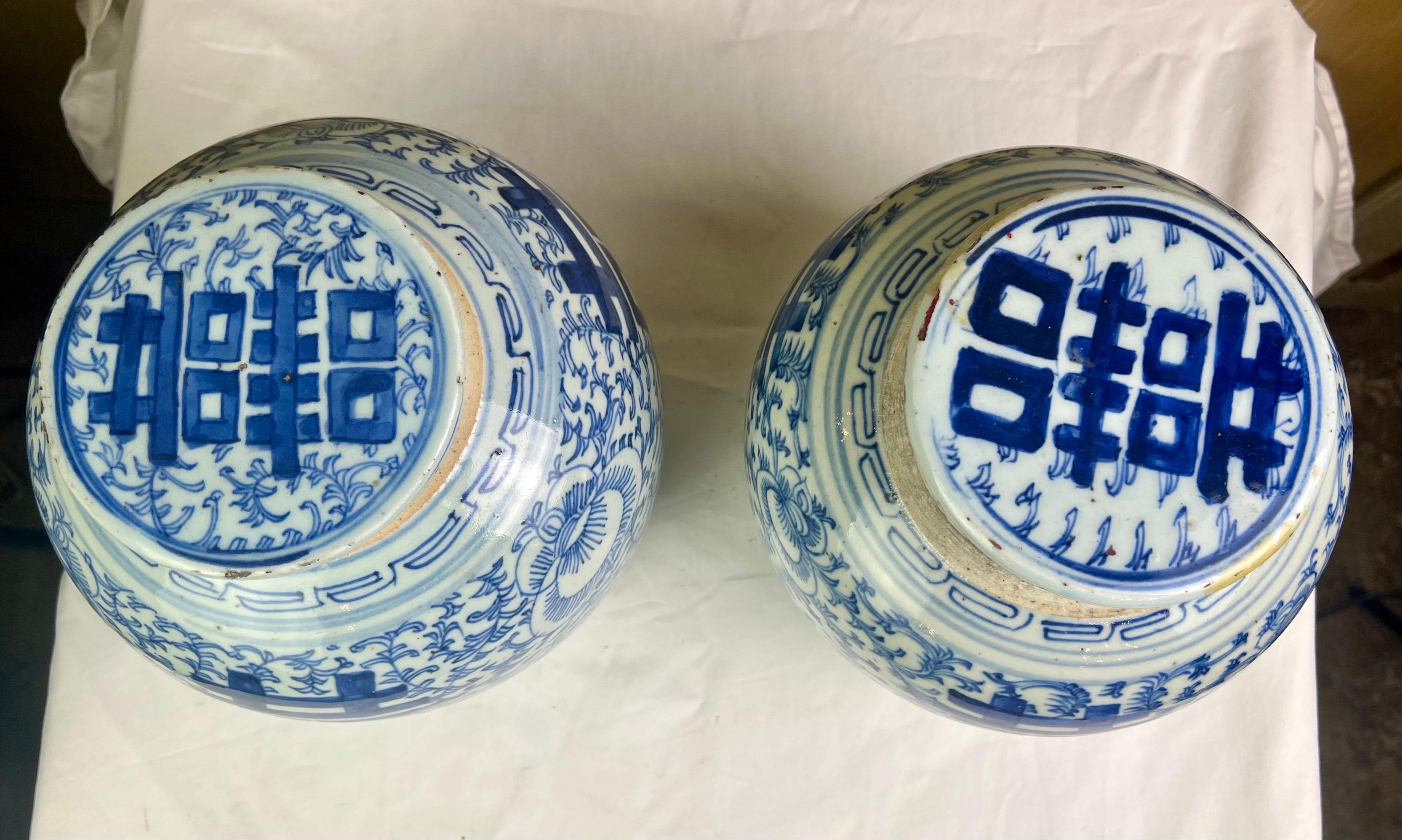 Hand-Crafted Pair of 17th Century Chinese Export Ginger Jars with Lids