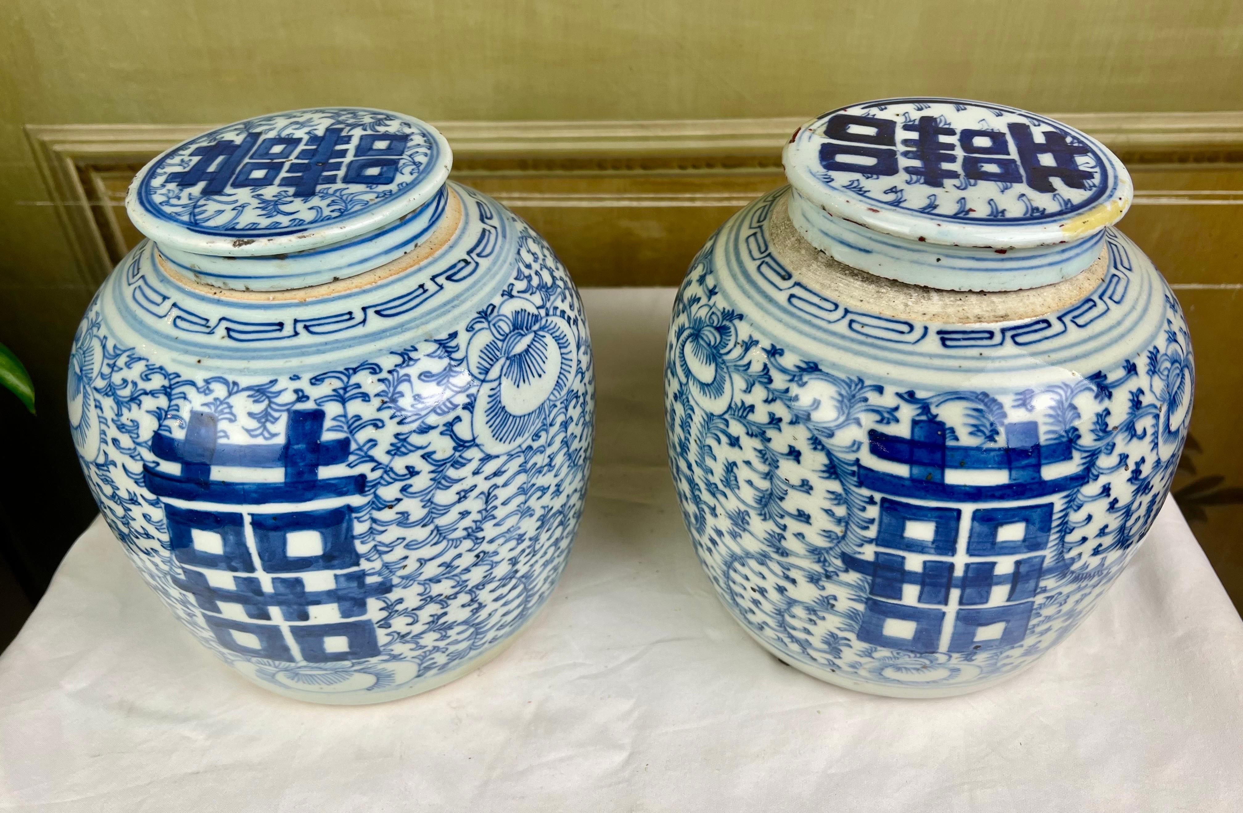 18th Century and Earlier Pair of 17th Century Chinese Export Ginger Jars with Lids