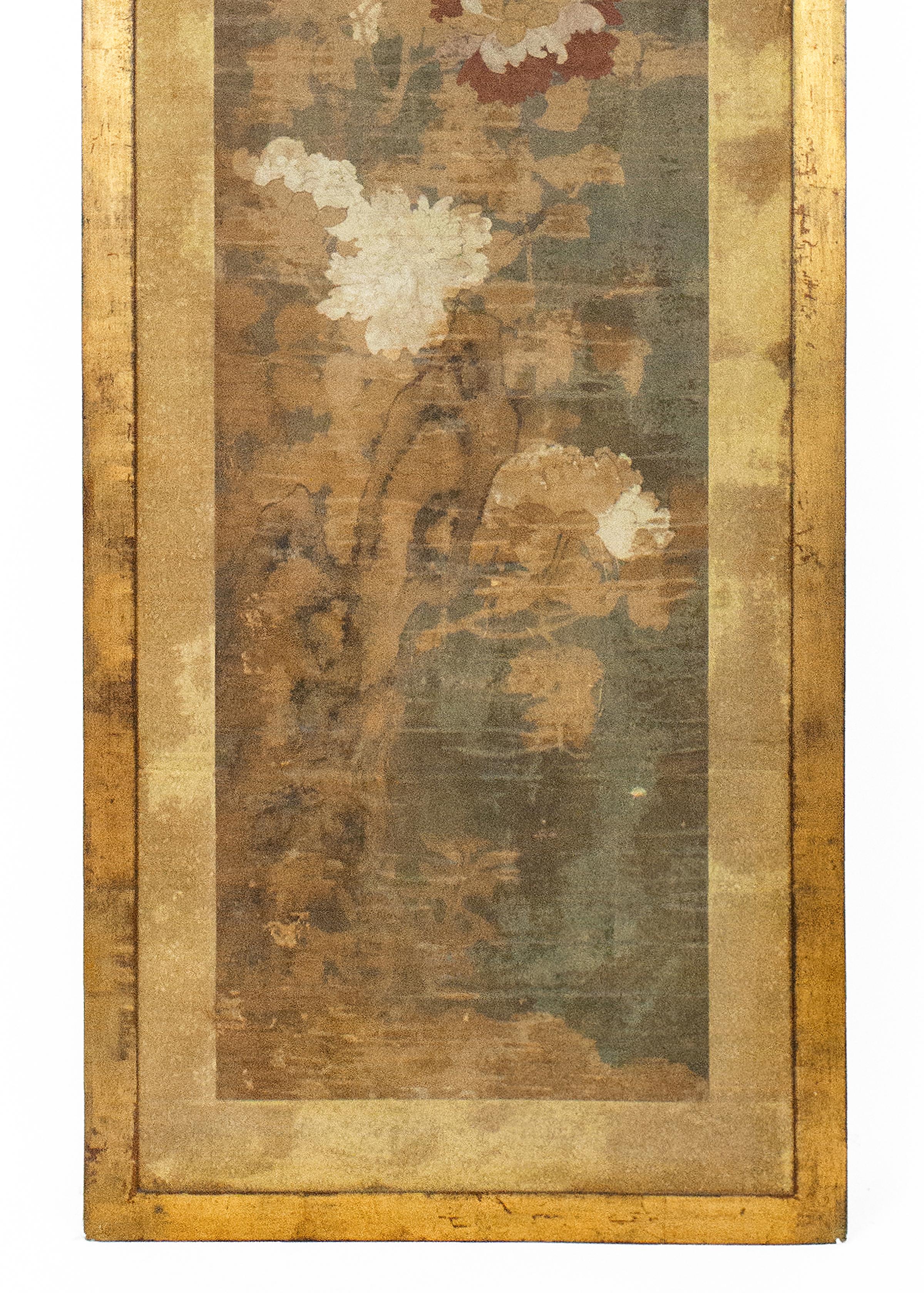 Pair of 17th Century Chinese Huaniaohua Paintings with Gilded Frames For Sale 1