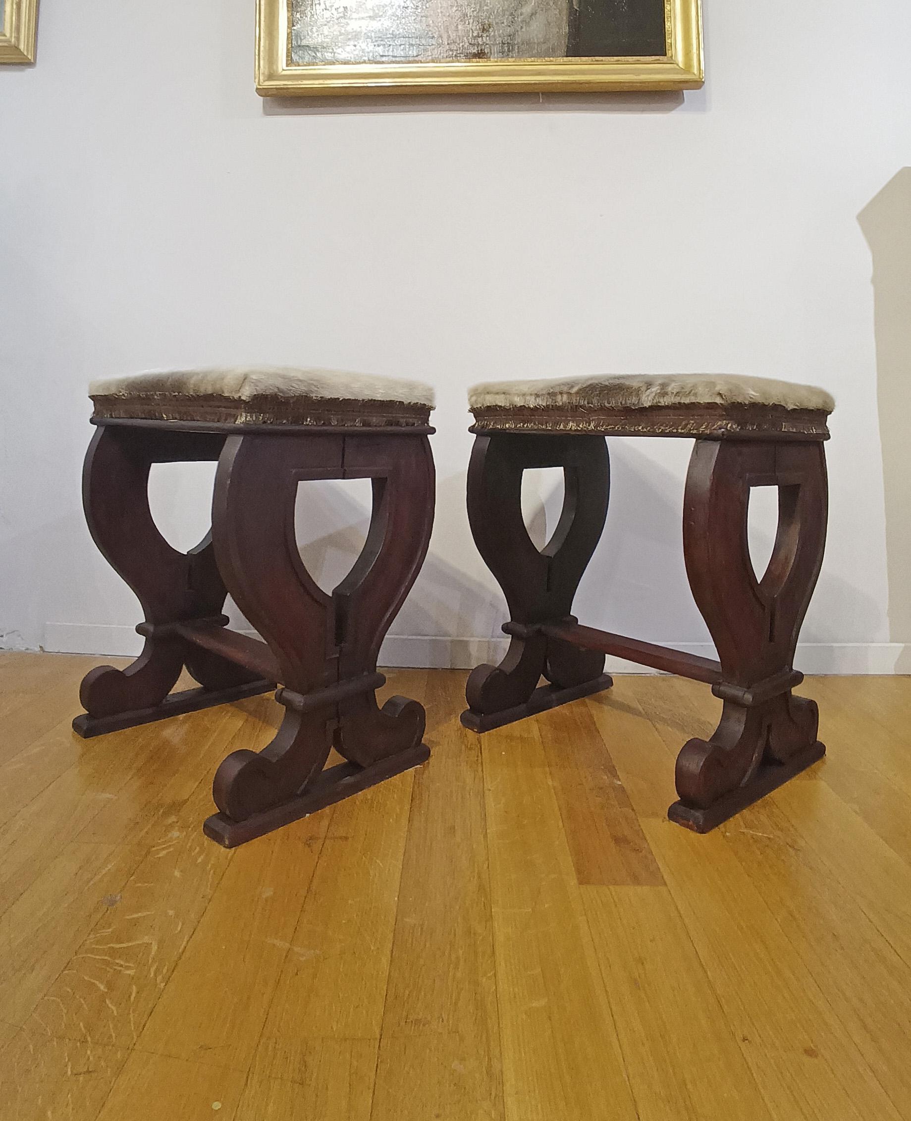 Luigi XIV PAIR OF 17th CENTURY FALDSTOOLS STOOLS in vendita