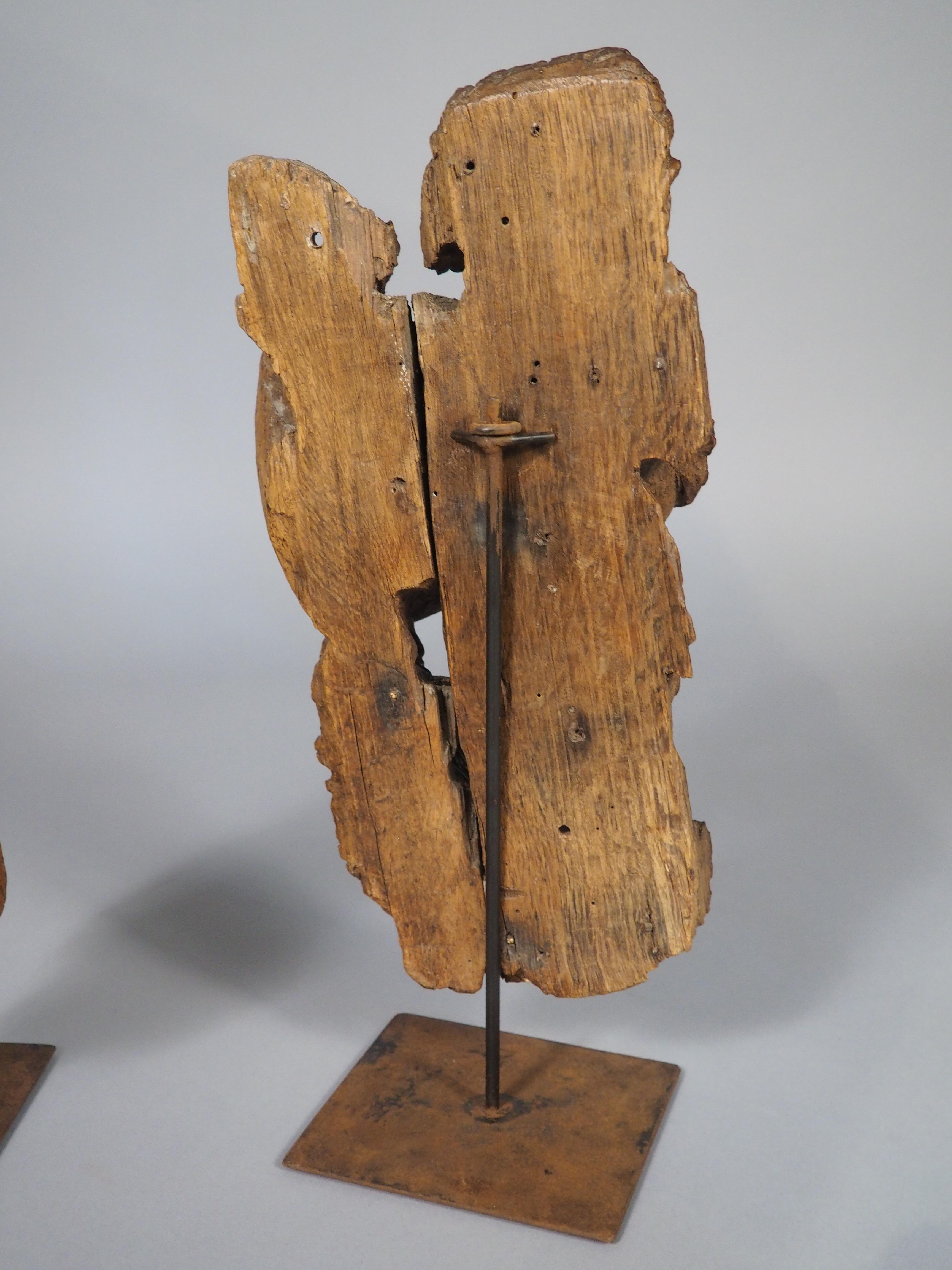 Coppia di sculture di putti fiamminghi del XVII secolo su supporti in ferro contemporanei in vendita 9