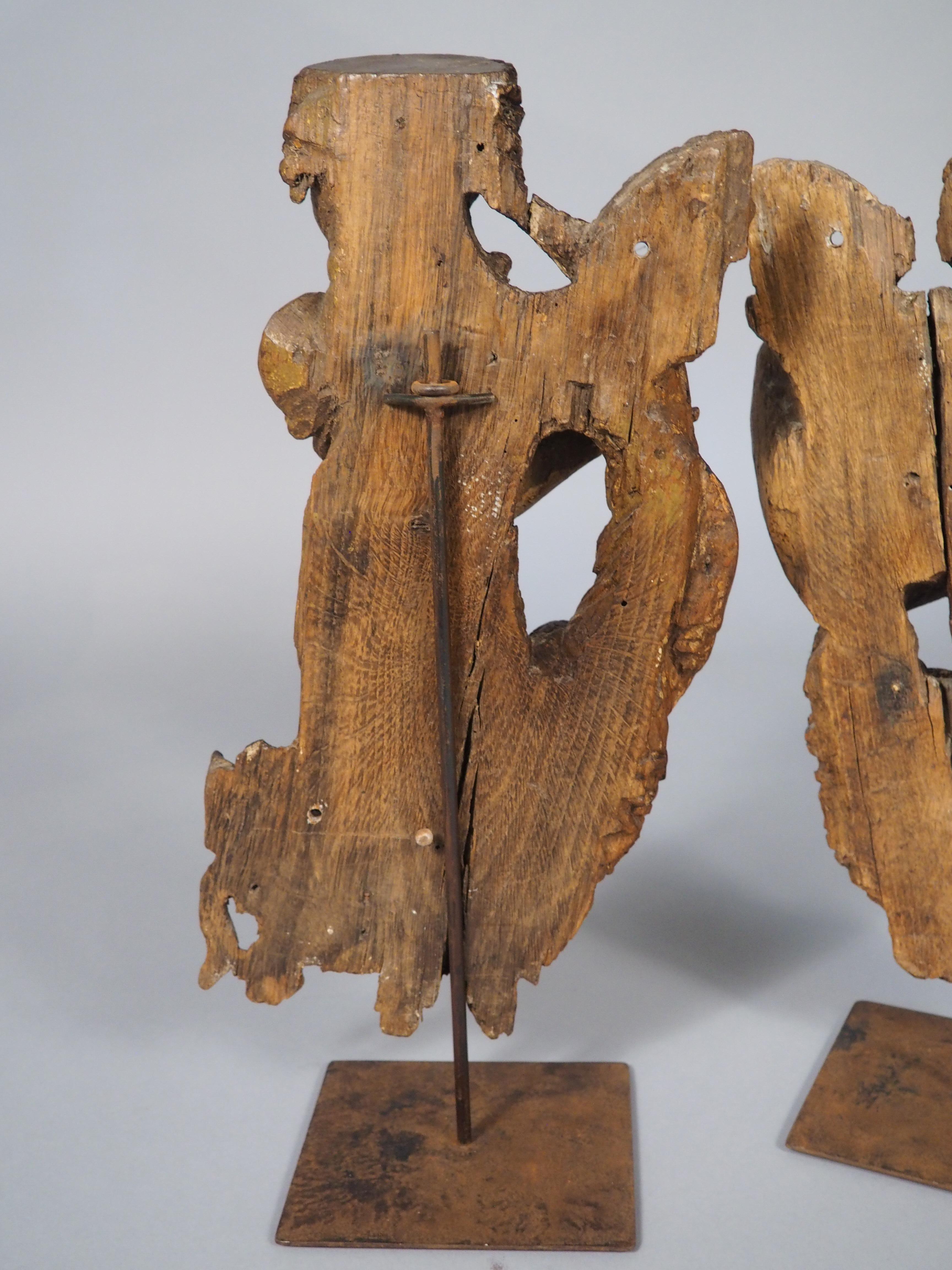 Coppia di sculture di putti fiamminghi del XVII secolo su supporti in ferro contemporanei in vendita 10