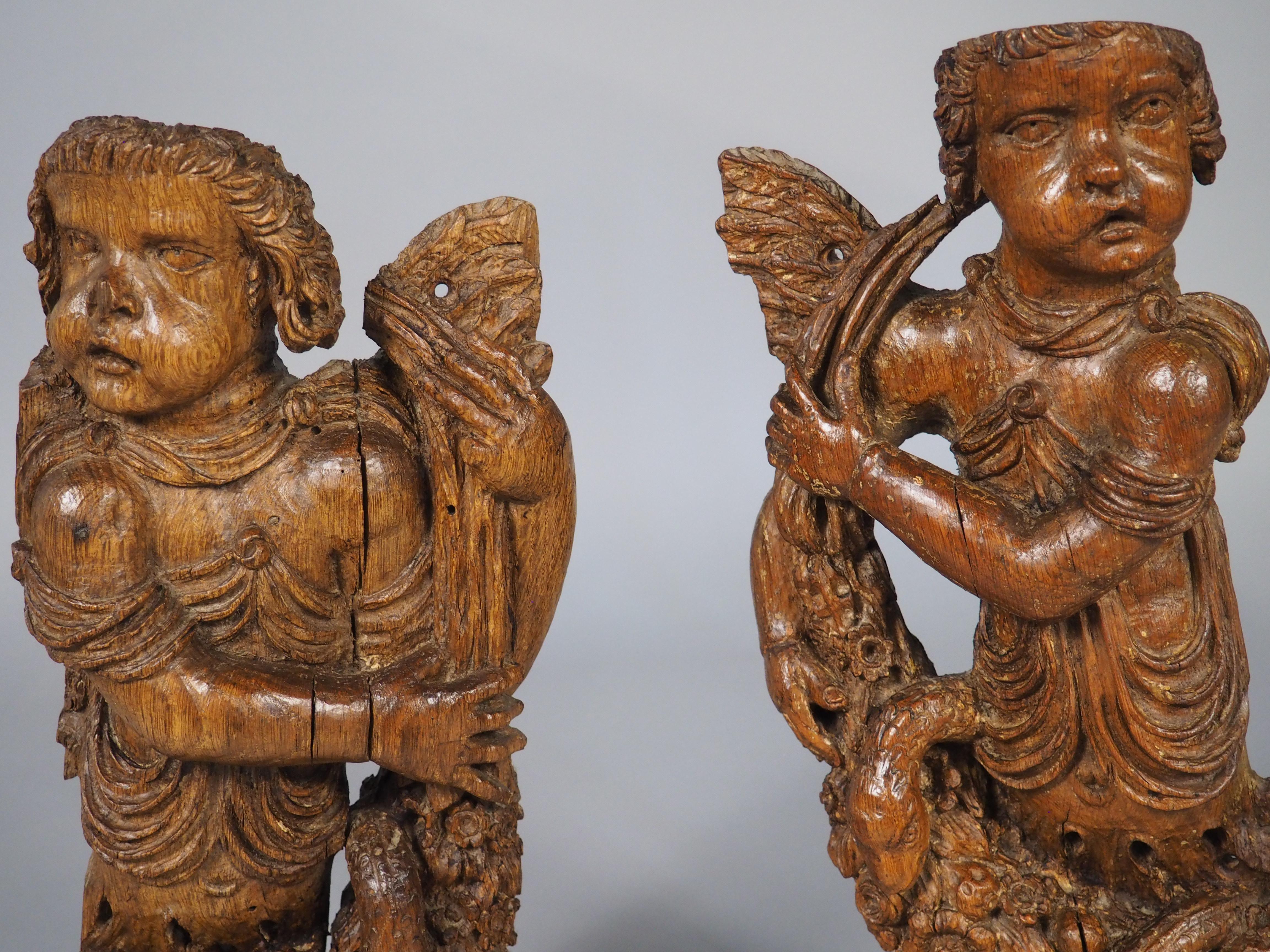 Ulteriori informazioni in arrivo...

Queste sculture di putti risalgono al 1600 e sono originarie del paese che un tempo era conosciuto come Fiandre.  Le Fiandre sono oggi una regione di lingua olandese del Belgio settentrionale.  Le meravigliose