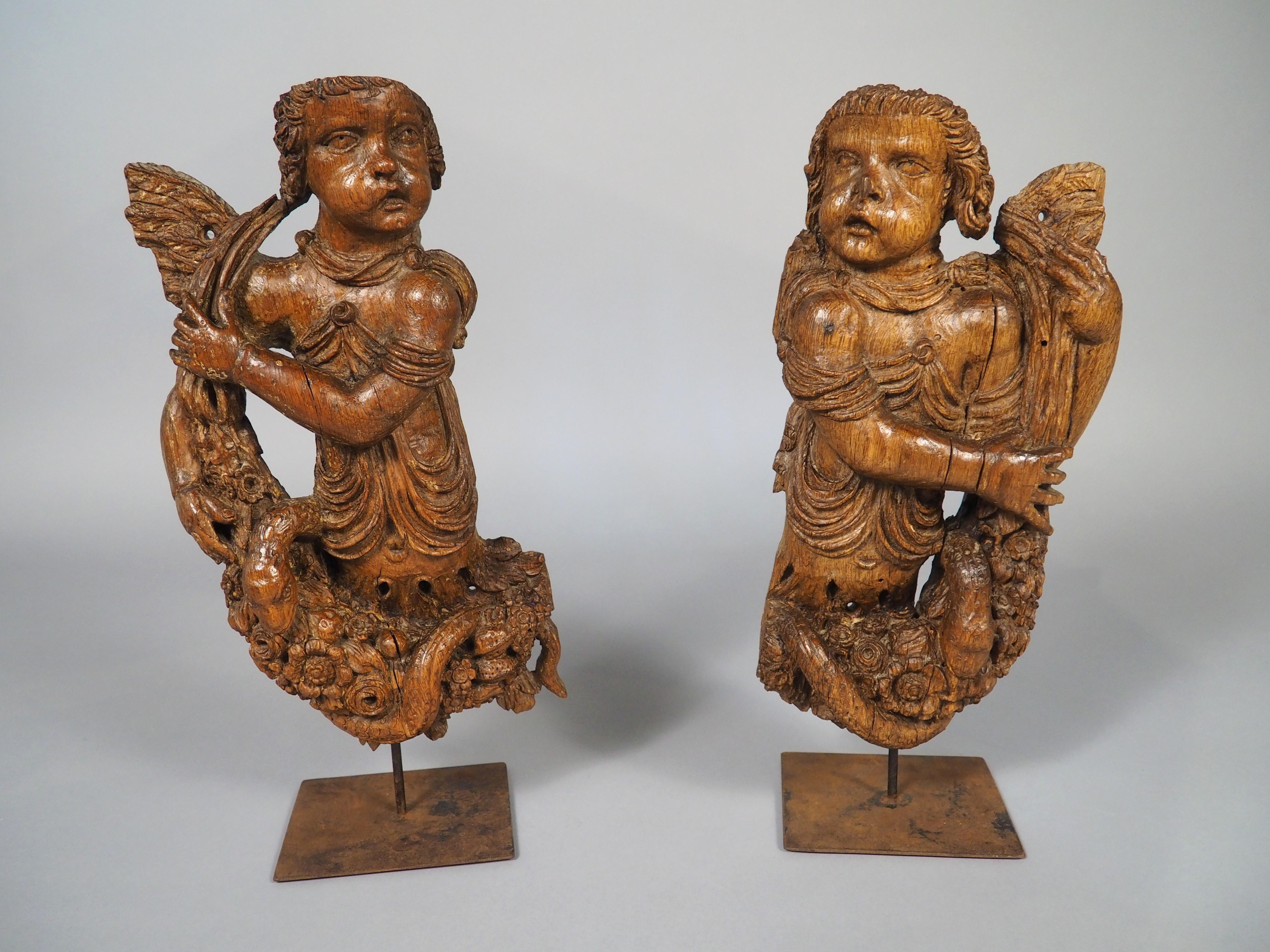 Francese Coppia di sculture di putti fiamminghi del XVII secolo su supporti in ferro contemporanei in vendita