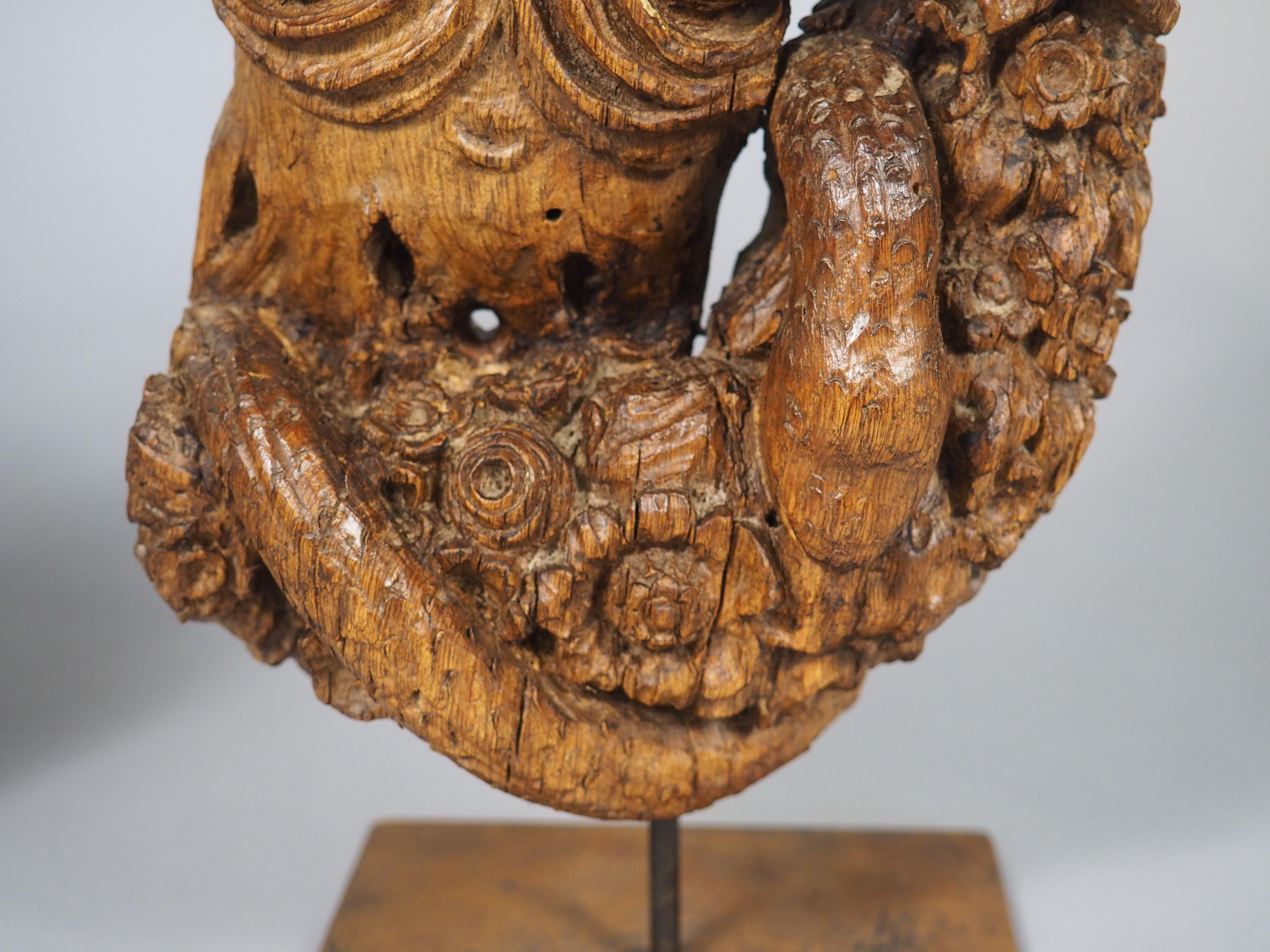 Coppia di sculture di putti fiamminghi del XVII secolo su supporti in ferro contemporanei in vendita 2