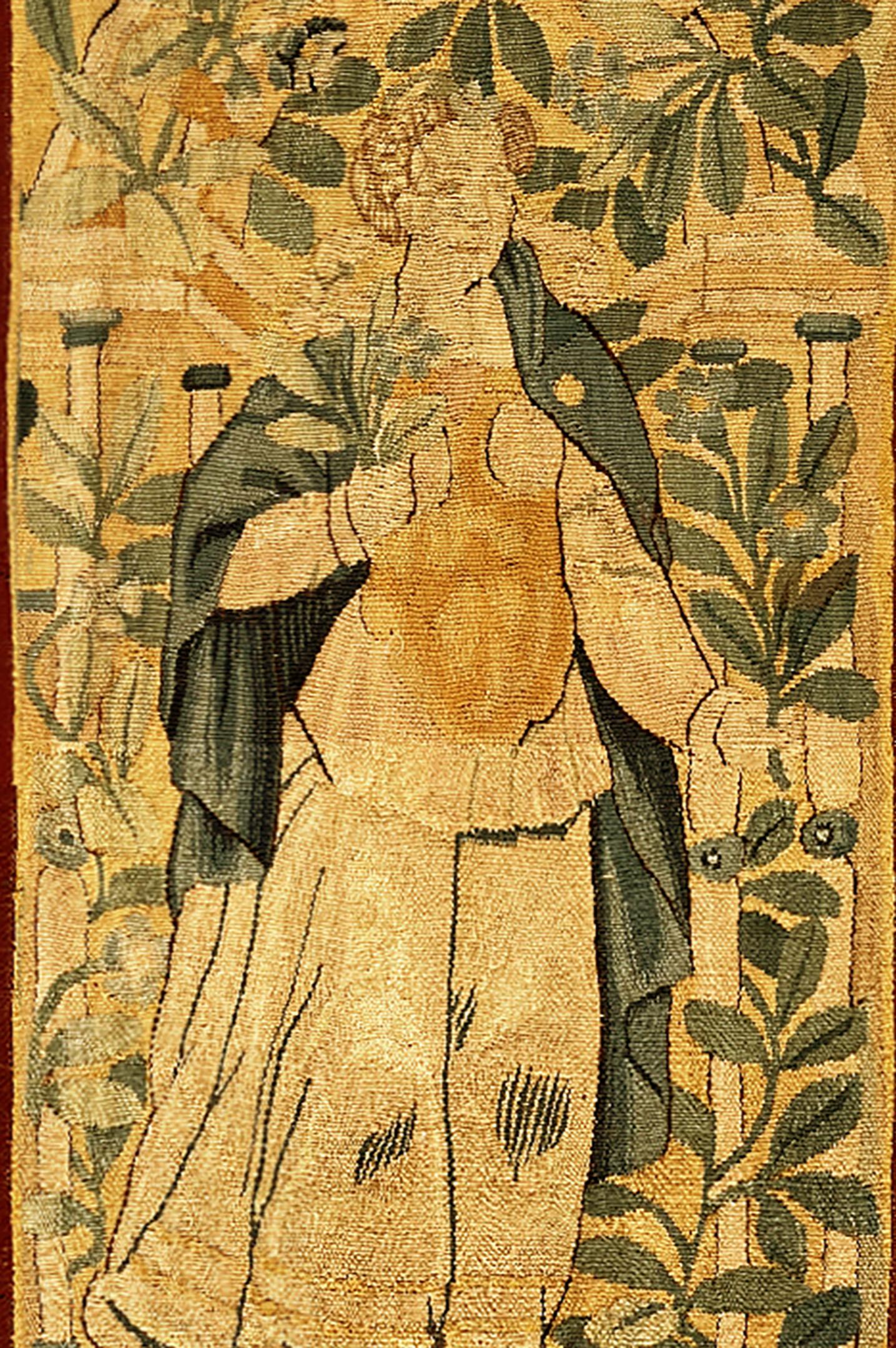 Paire de panneaux de tapisserie flamande du 17ème siècle avec figures féminines et réserves florales en vente 3