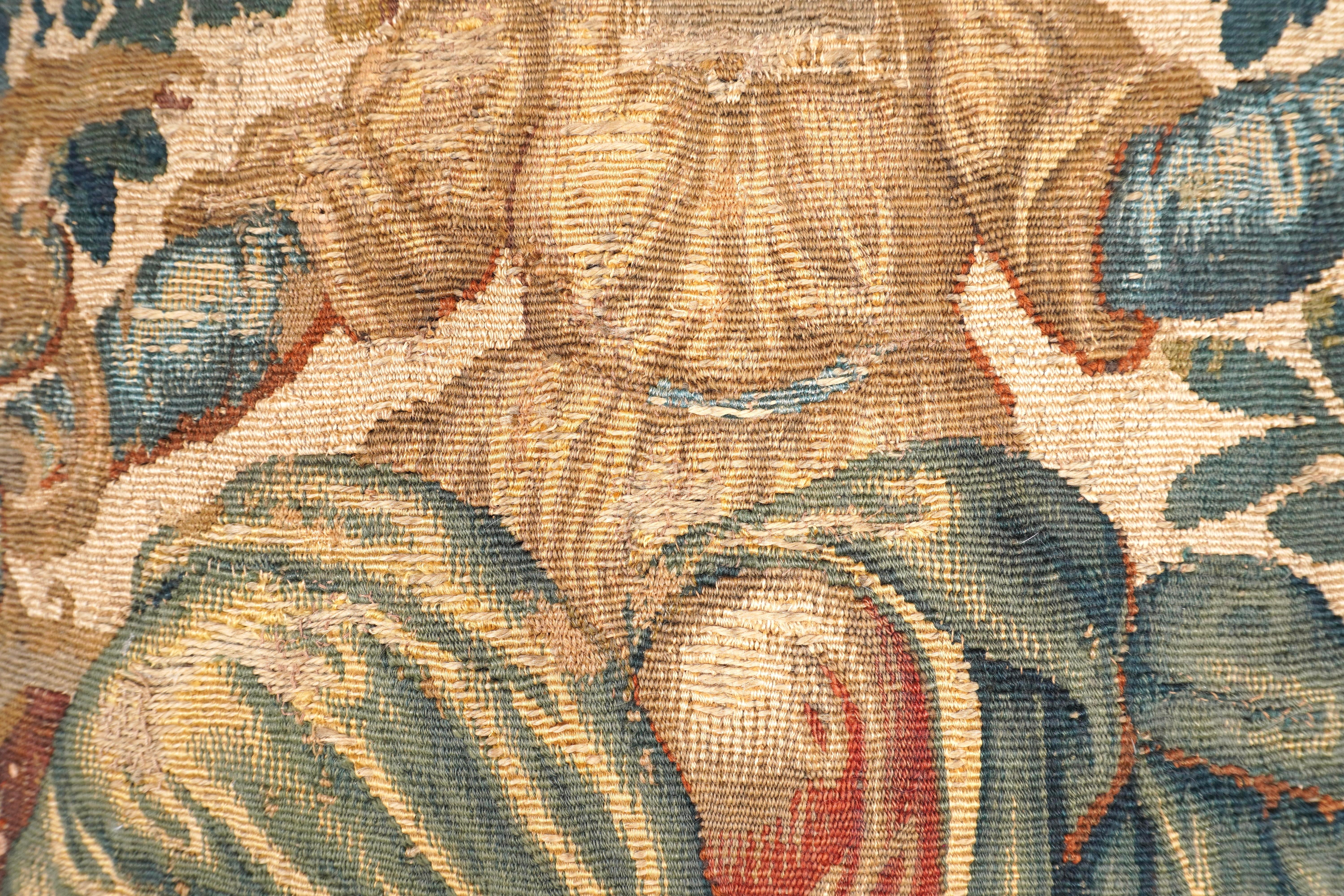 Stile impero Coppia di cuscini ad arazzo fiamminghi del XVII secolo in vendita