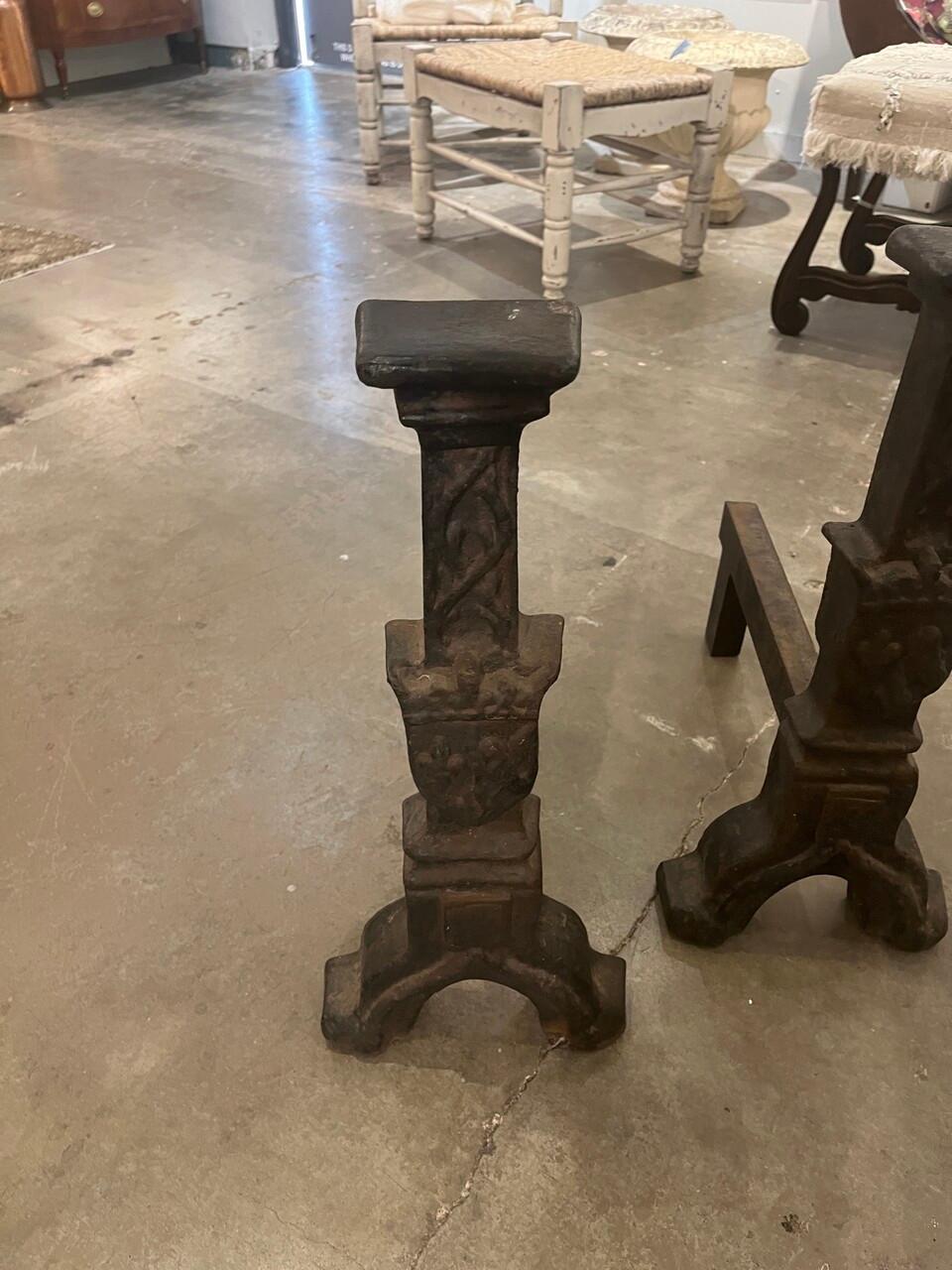 These 17th-century French cast iron gothic-style andirons are a testament to the craftsmanship of the era. Intricately designed with ornate details reminiscent of Gothic architecture, they evoke a sense of medieval grandeur. Their sturdy