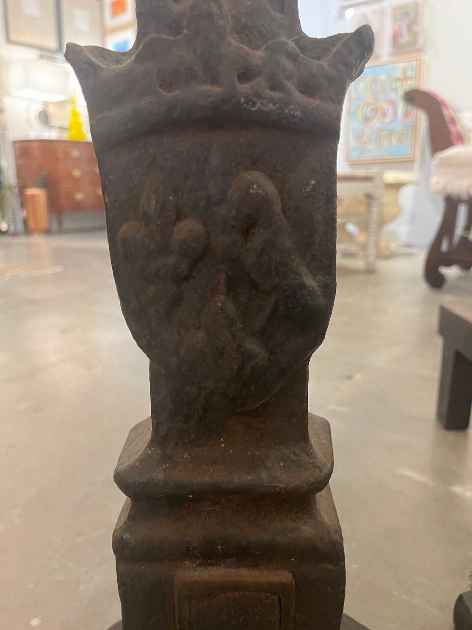 Pair of 17th Century French Cast Iron Andirons In Good Condition For Sale In Houston, TX