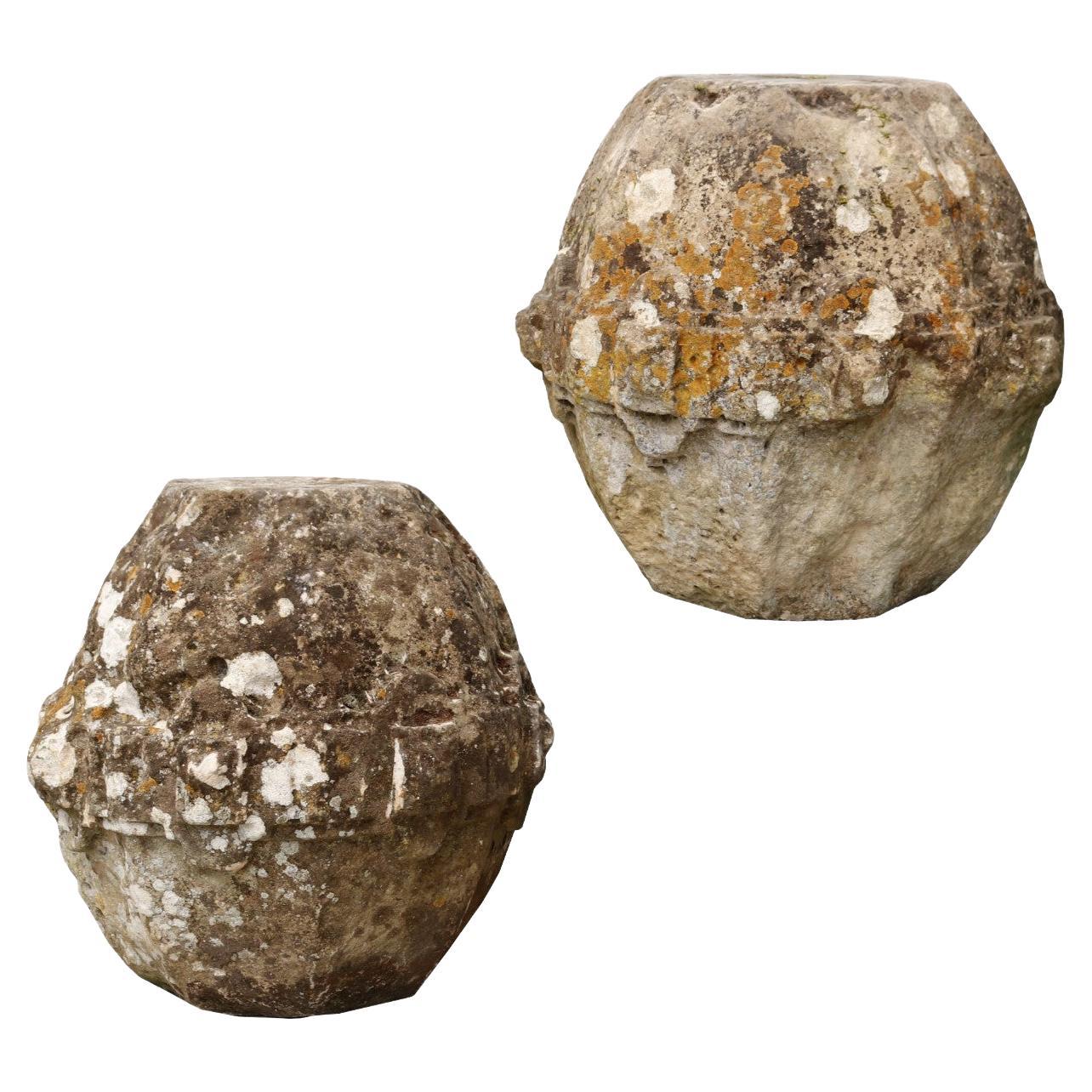Paar Torabschlüsse aus Kalkstein aus dem 17. Jahrhundert