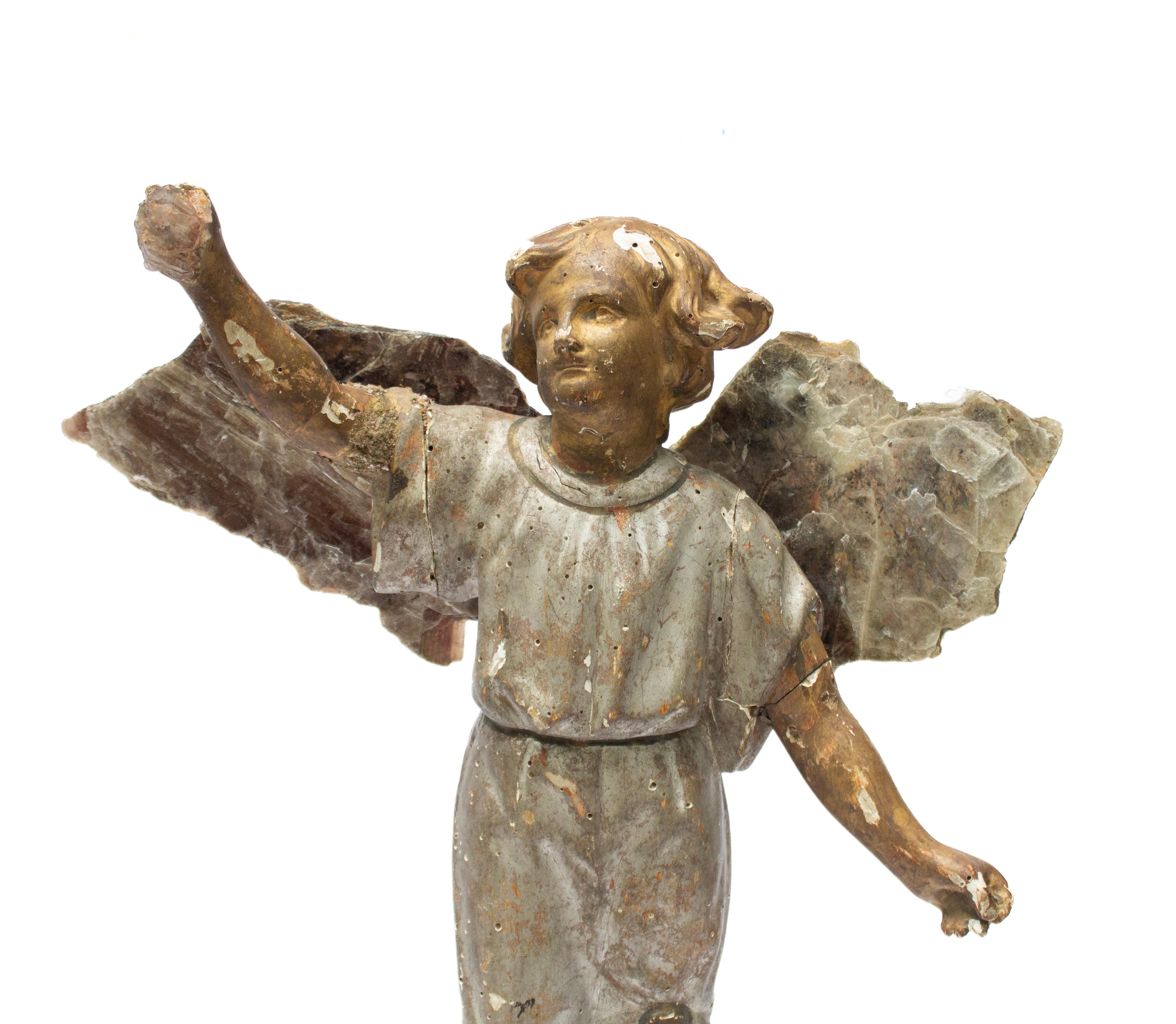 Pareja de ángeles italianos del siglo XVII con alas de mica y selenita sobre lucita Lucite