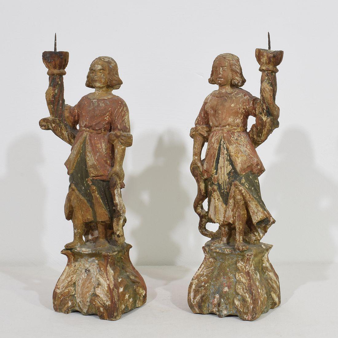 Pair of 17th Century Italian Baroque Angel Figures with Candleholders In Good Condition In Buisson, FR