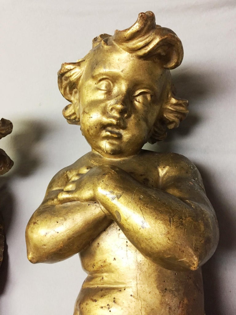 Pair of 17th Century Italian Baroque Giltwood Putti Figures For Sale 1
