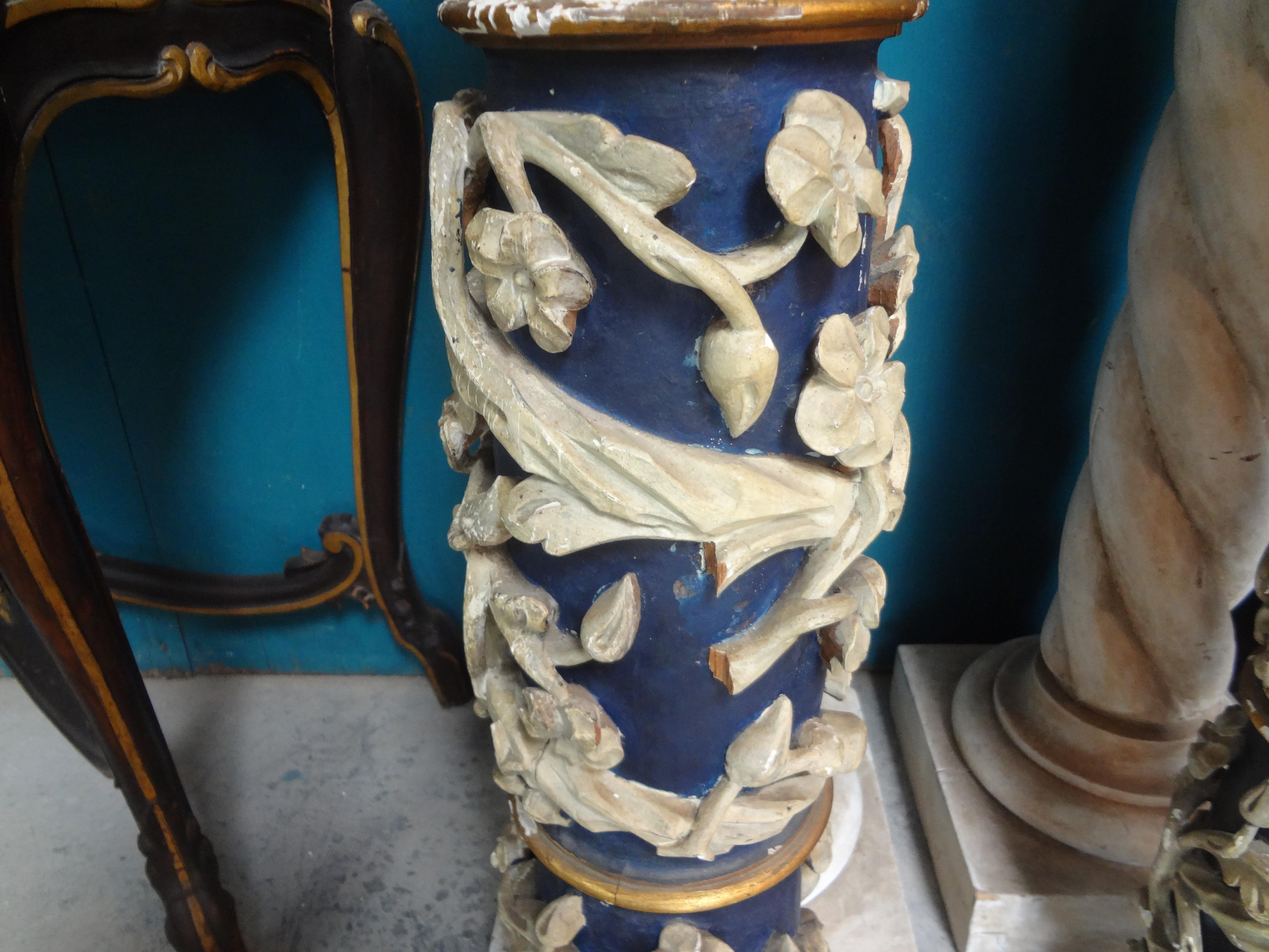 Pair of 17th Century Italian Baroque Hand Carved Columns In Good Condition In Houston, TX