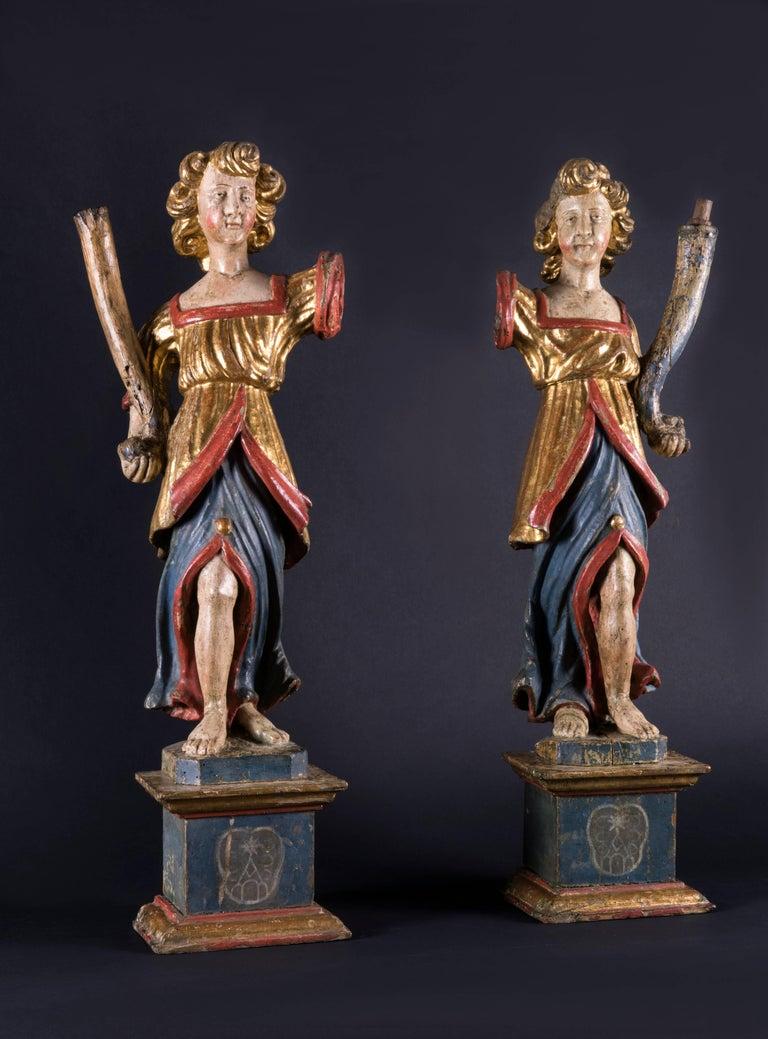 Pine 17th Century Italian Baroque Sculptures Pair of Angels with Cornucopia For Sale