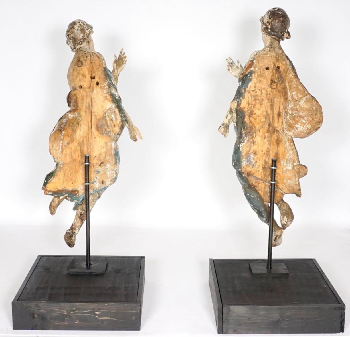 Pair of 17th Century Italian Carved and Polychrome Angel Figures For Sale 2
