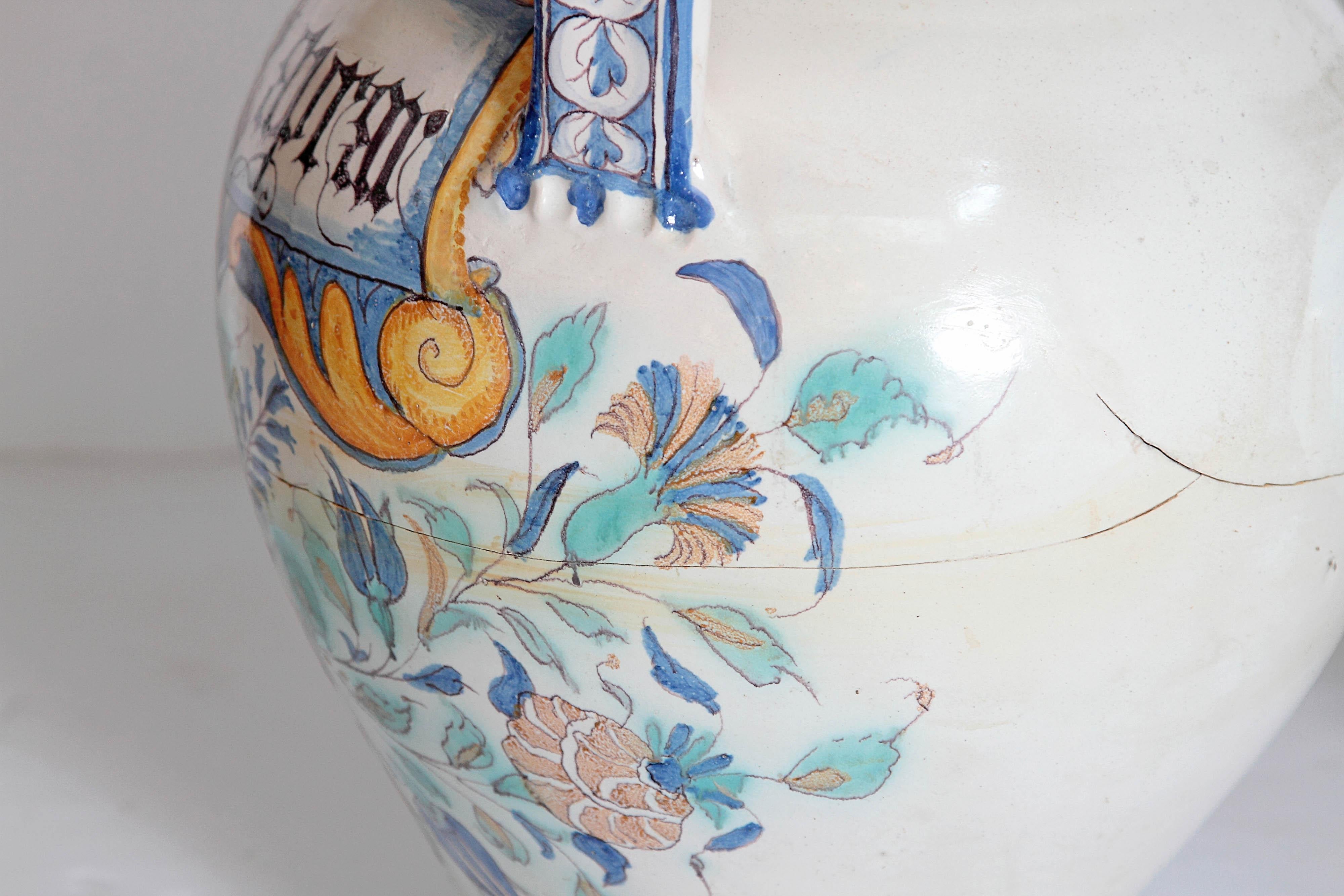 Paire de vases Maiolica italiens du 17ème siècle convertis en lampes en vente 10