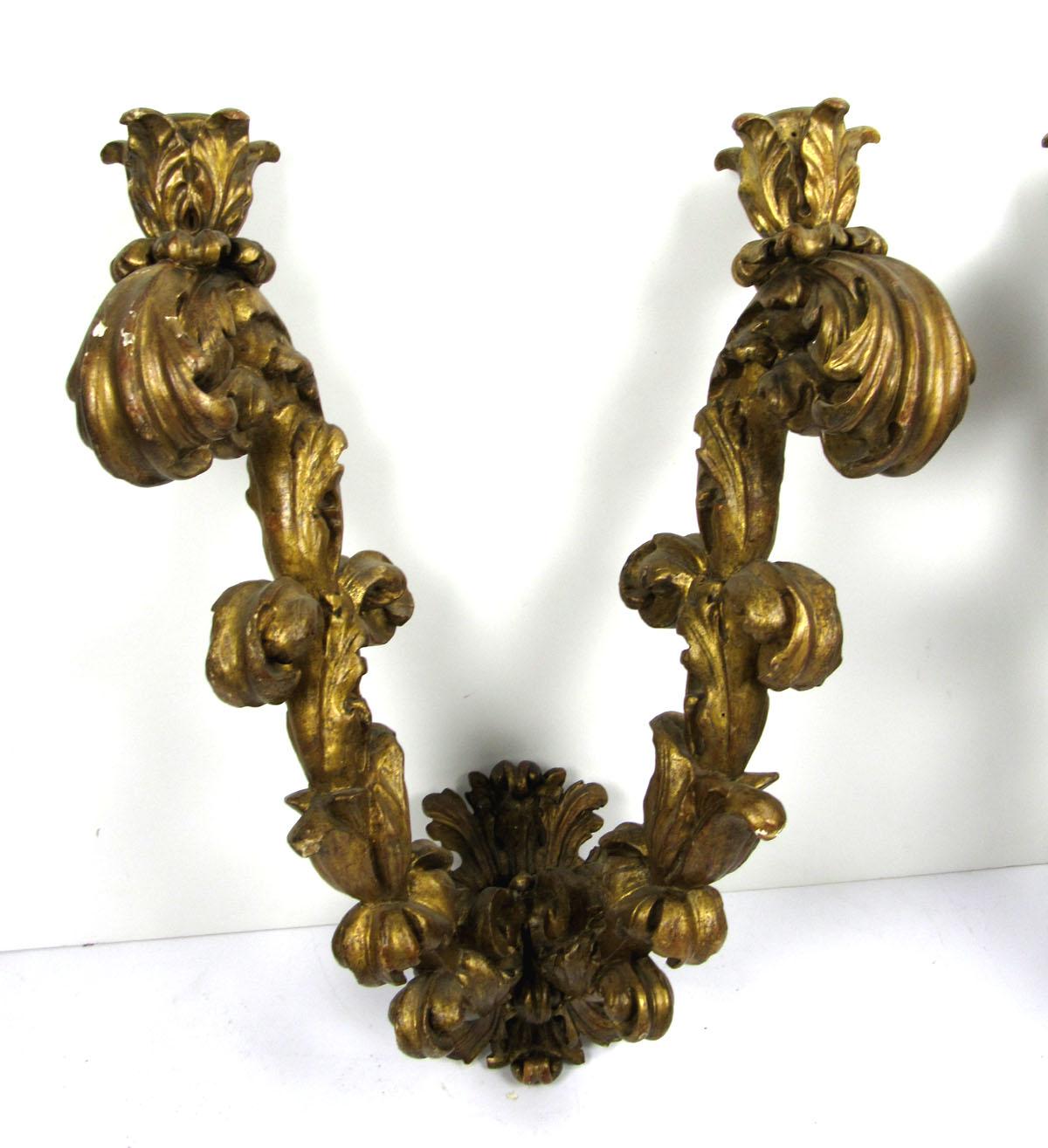 Very fine and rare pair of Italian 17th century carved wood Bras de Lumber or wall arms/sconce.