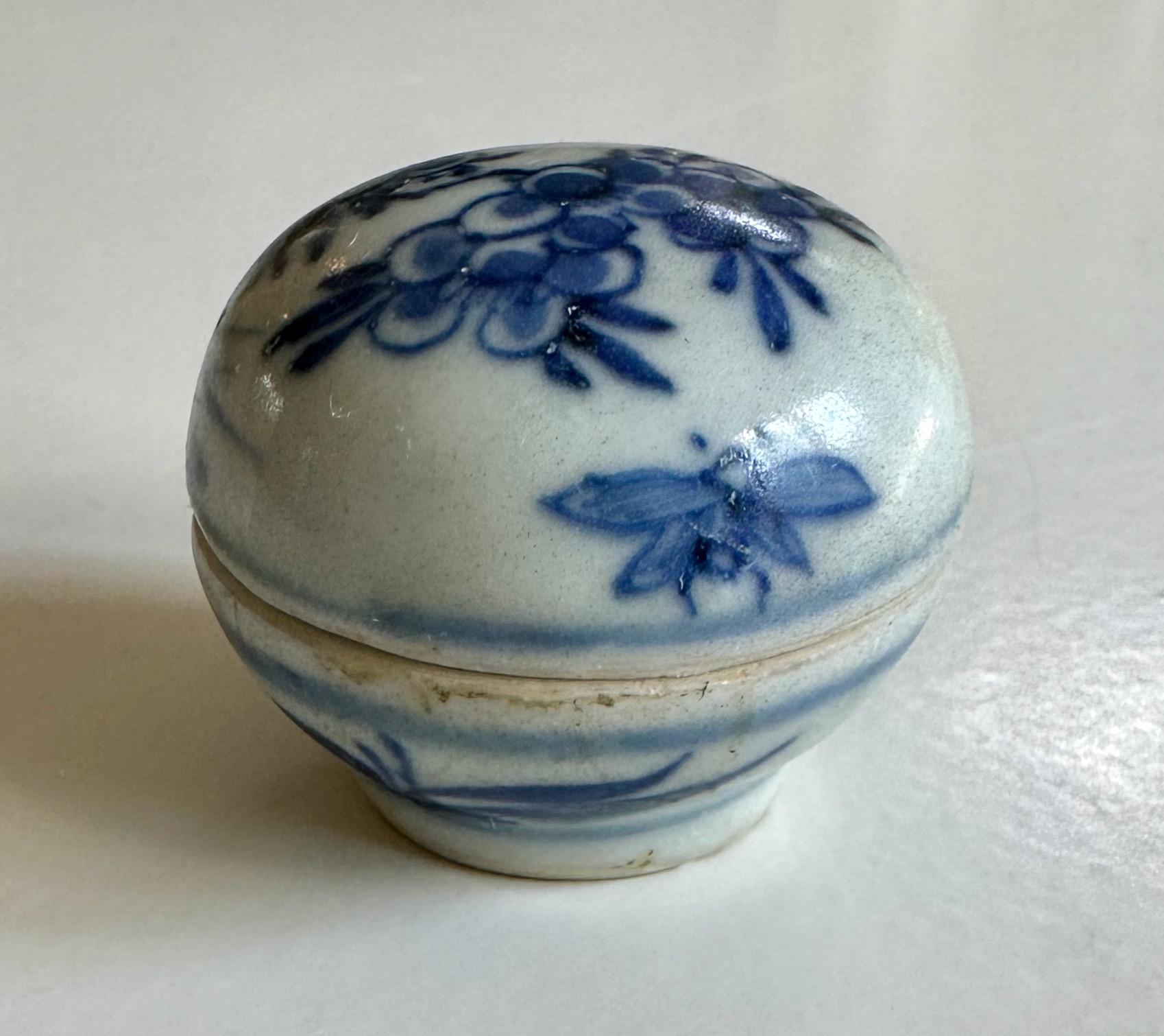 Paire de boîtes en porcelaine du XVIIe siècle provenant du Cargo Hatcher en vente 7