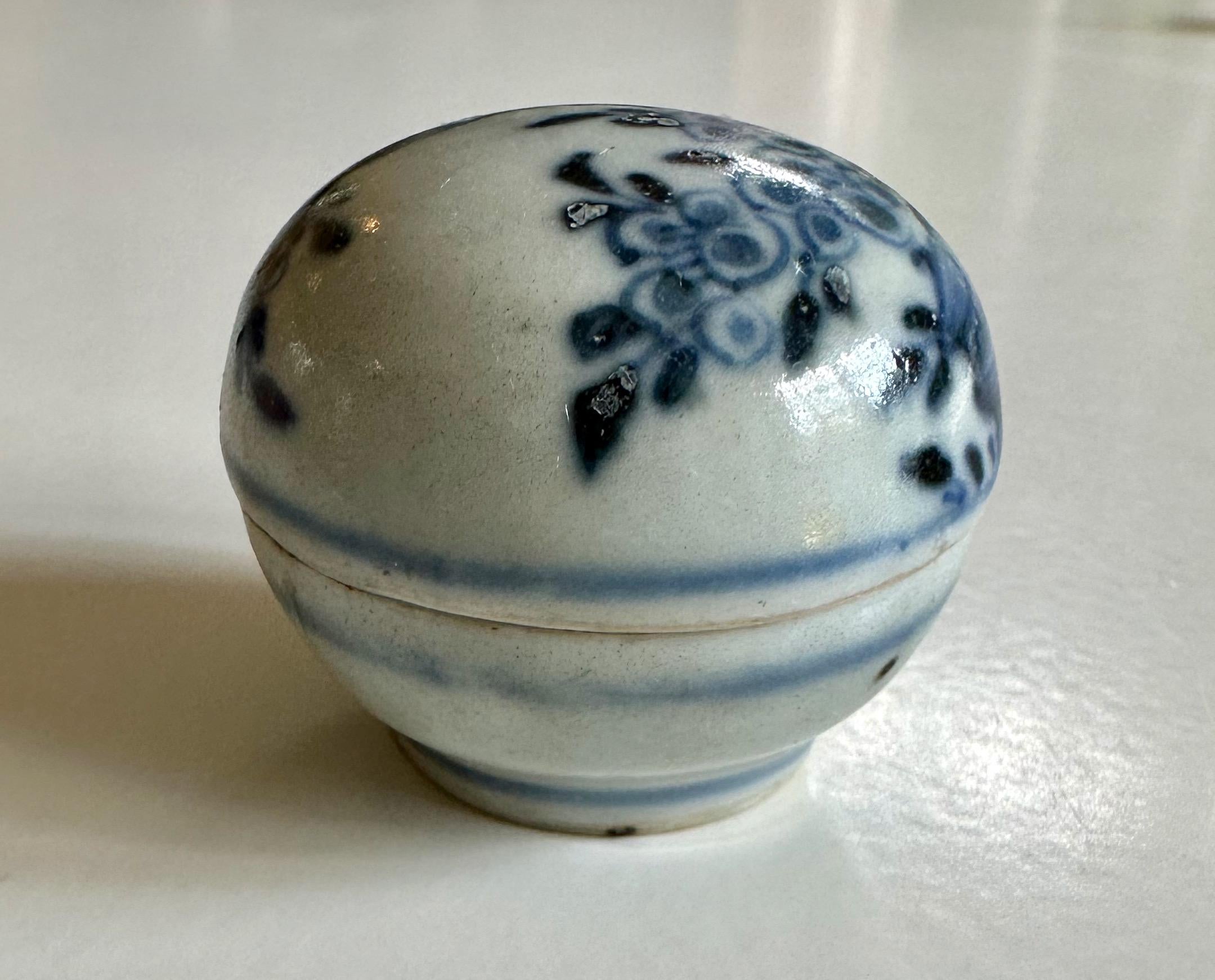 Porcelaine Paire de boîtes en porcelaine du XVIIe siècle provenant du Cargo Hatcher en vente