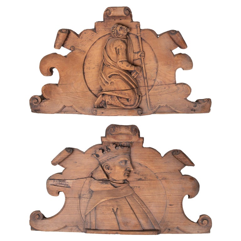 Pair of 17th Century Spanish Hand Carved Pine Wood Portrait Bas-Reliefs For Sale