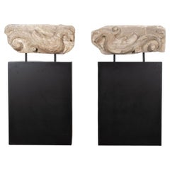 Paire de sculptures espagnoles en pierre sculptées à la main du 17ème siècle