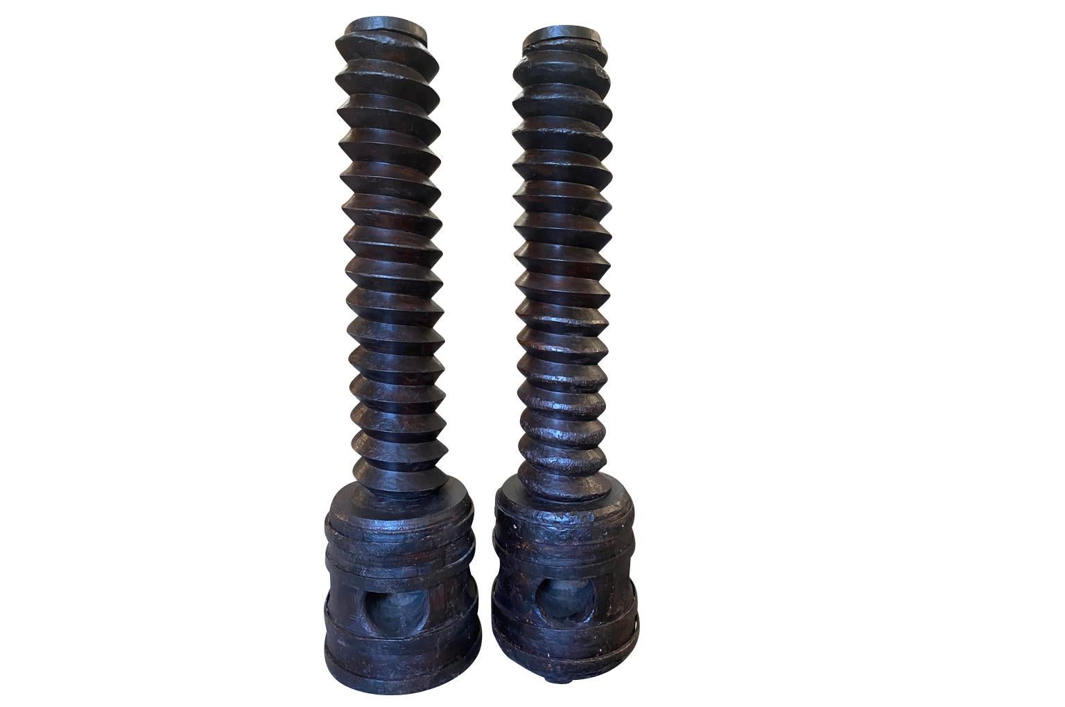 Pair Of 17th Century Wine Press Screws In Good Condition In Round Top, TX