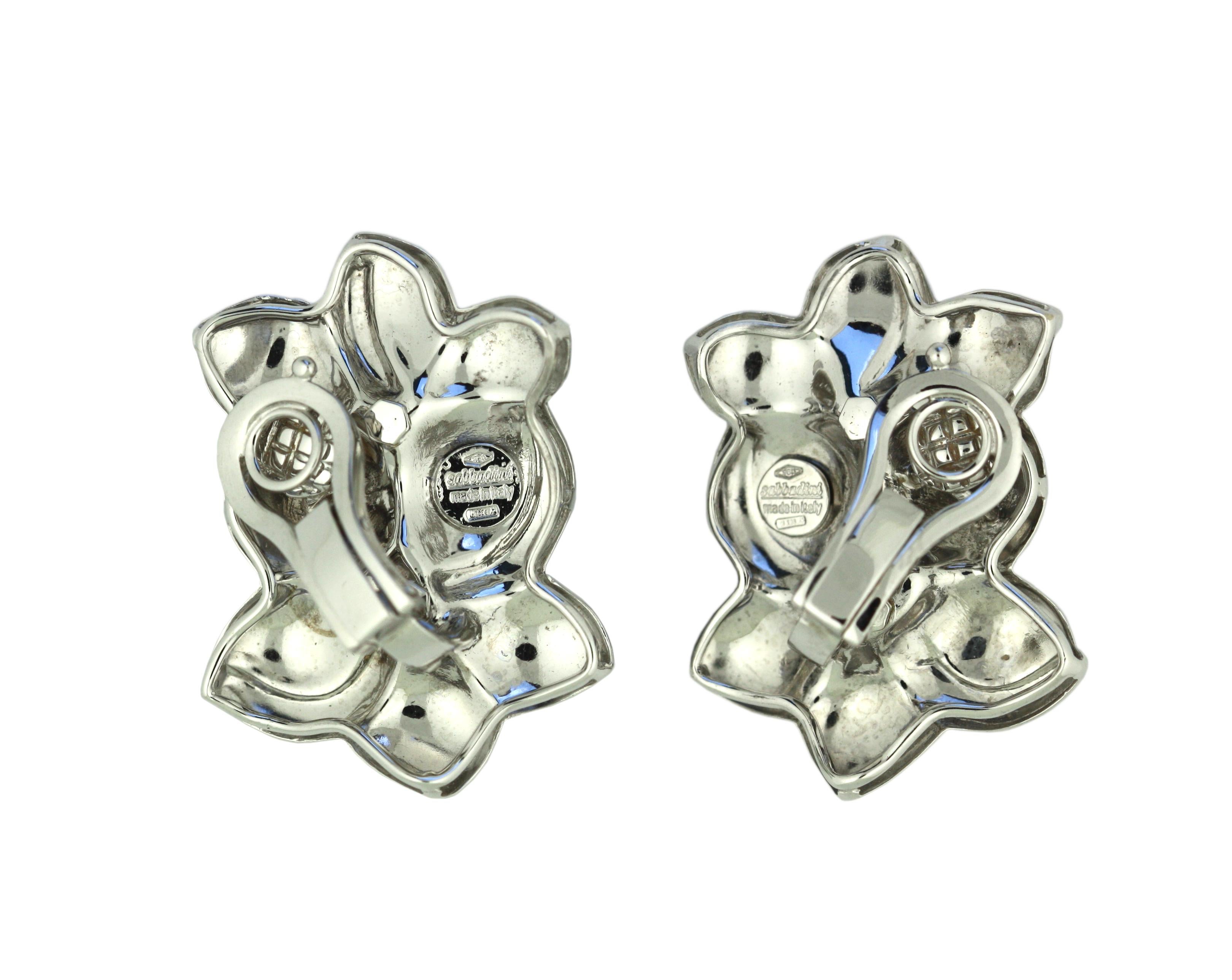 
Pair of 18 Carat White Gold And Diamond Ear Clips, Sabbadini
The earrings of floral design set with circular accent diamonds.
Each signed Sabbadini, stamped H 296
Italian maker's marks for Sabbadini. Italian assay marks for 18 carat gold. Inscribed