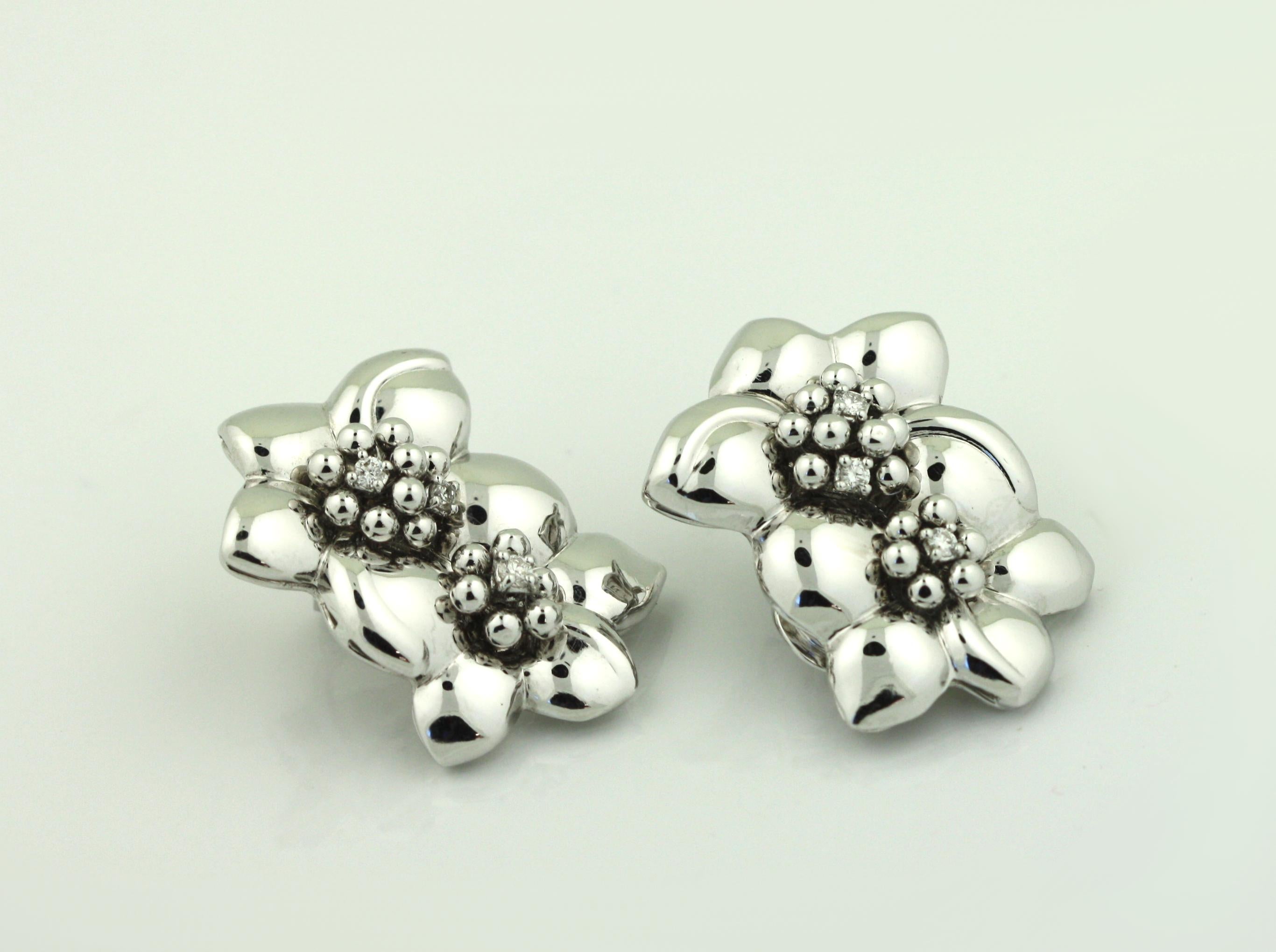 Round Cut Pair of 18 Carat White Gold And Diamond Ear Clips, Sabbadini For Sale