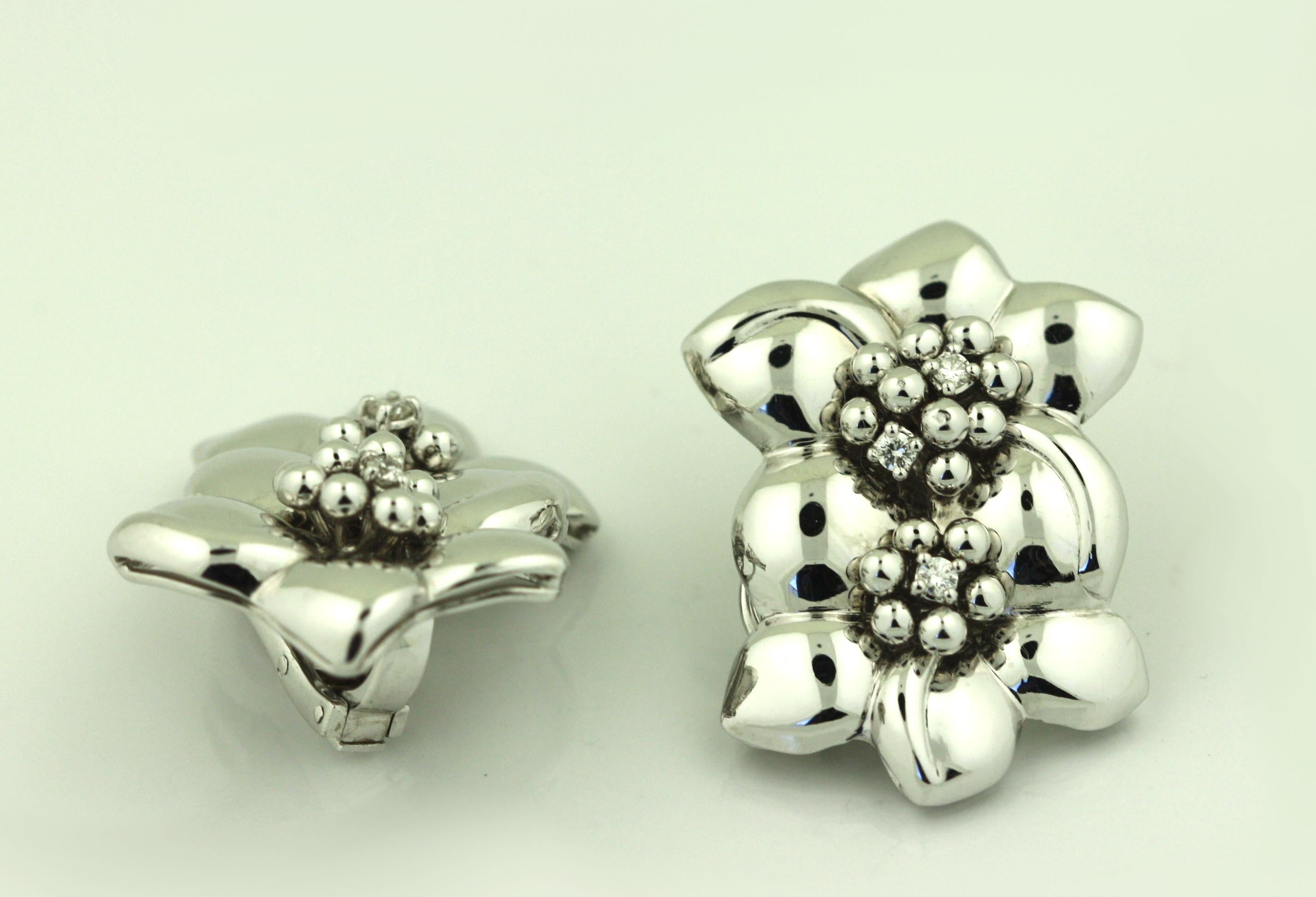 Pair of 18 Carat White Gold And Diamond Ear Clips, Sabbadini For Sale 1