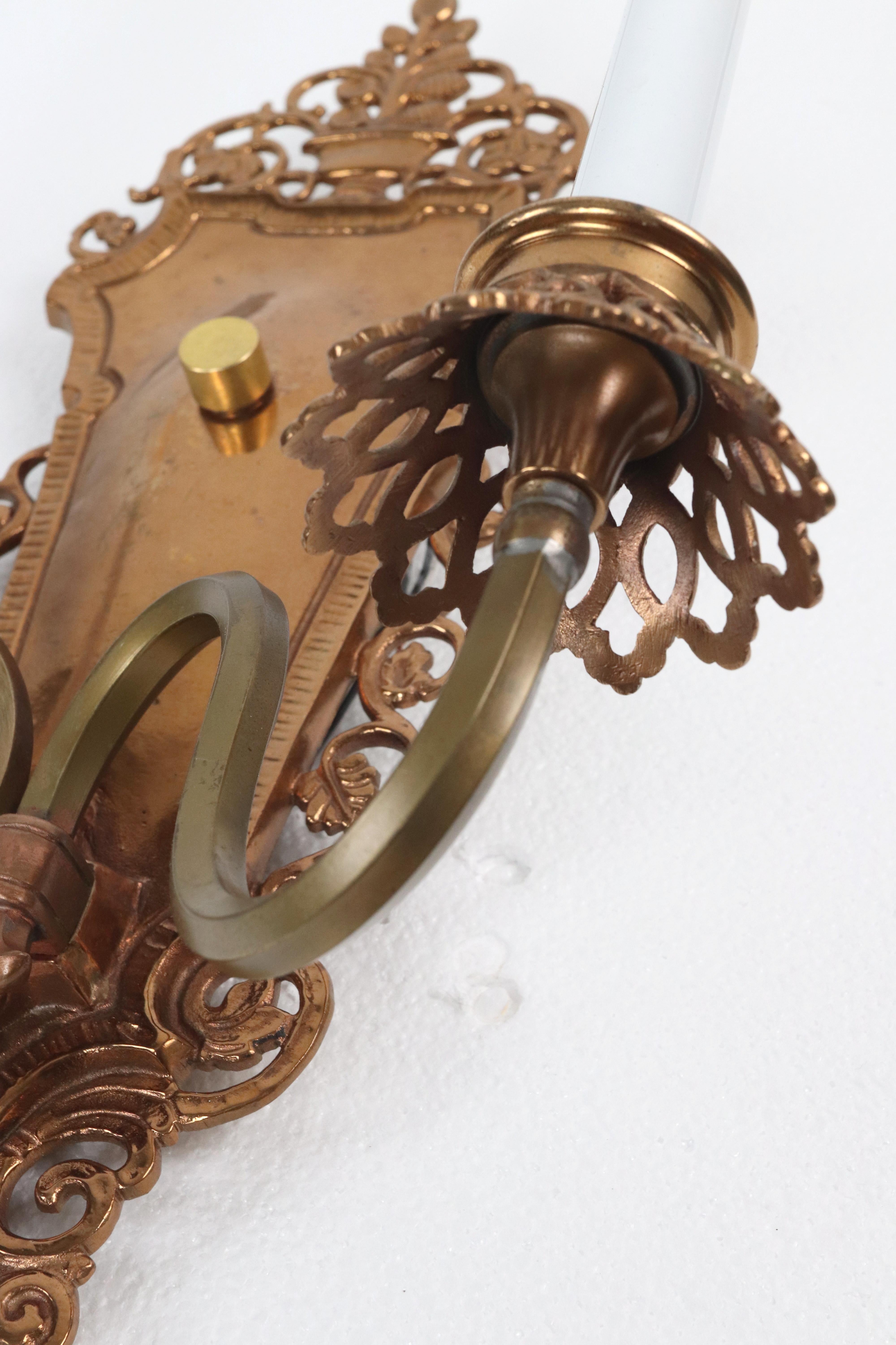 Coppia di tubi da 18 pollici. Oscar Bach - Applique da parete a 2 bracci in stile bronzo in vendita 4