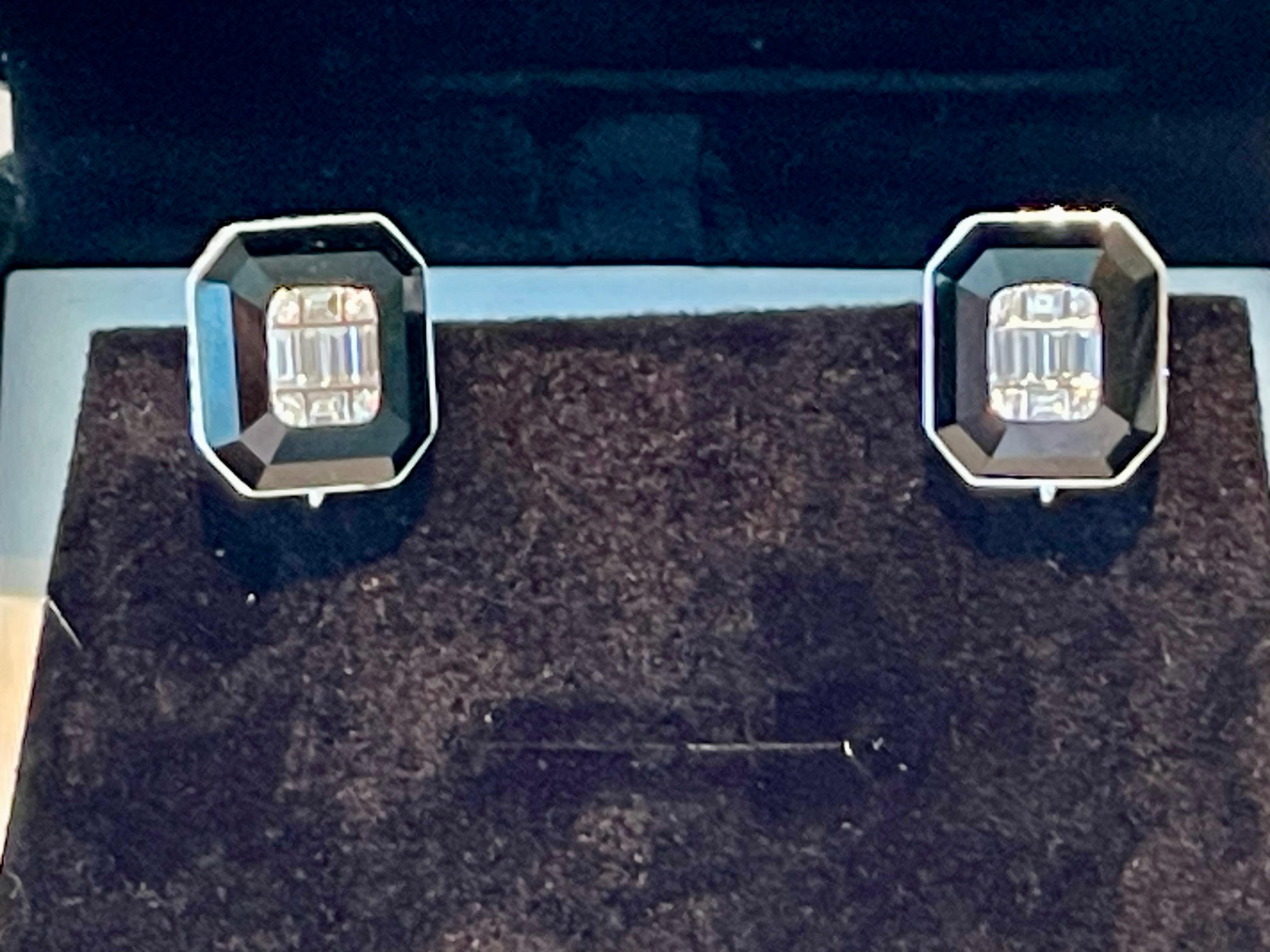 Pair of 18 K white Gold Ar Deco style illusion setting Diamond earrings In New Condition In Zurich, Zollstrasse