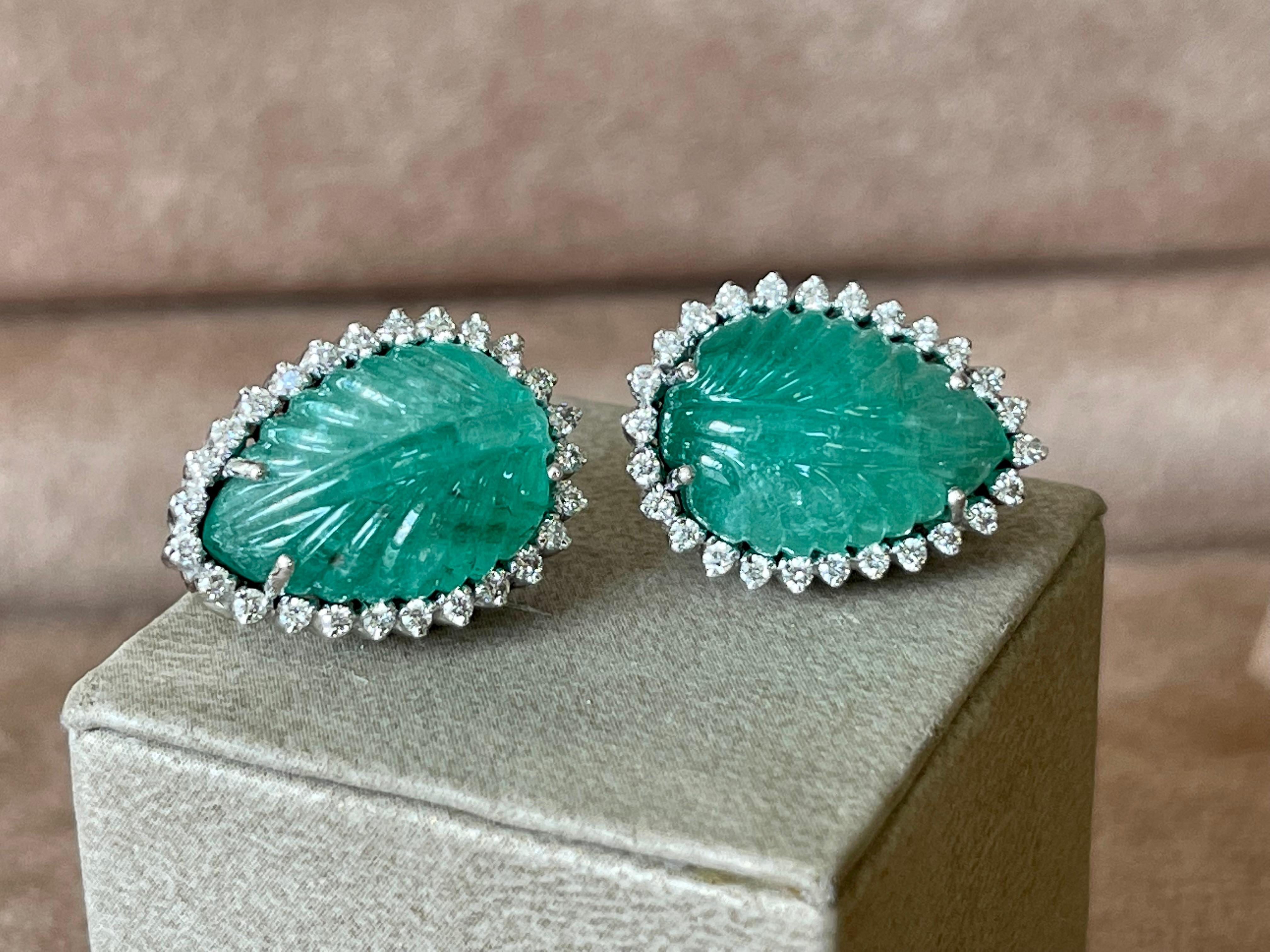Contemporary Pair of 18 K White Gold Carved Emerald Diamond Earrings For Sale