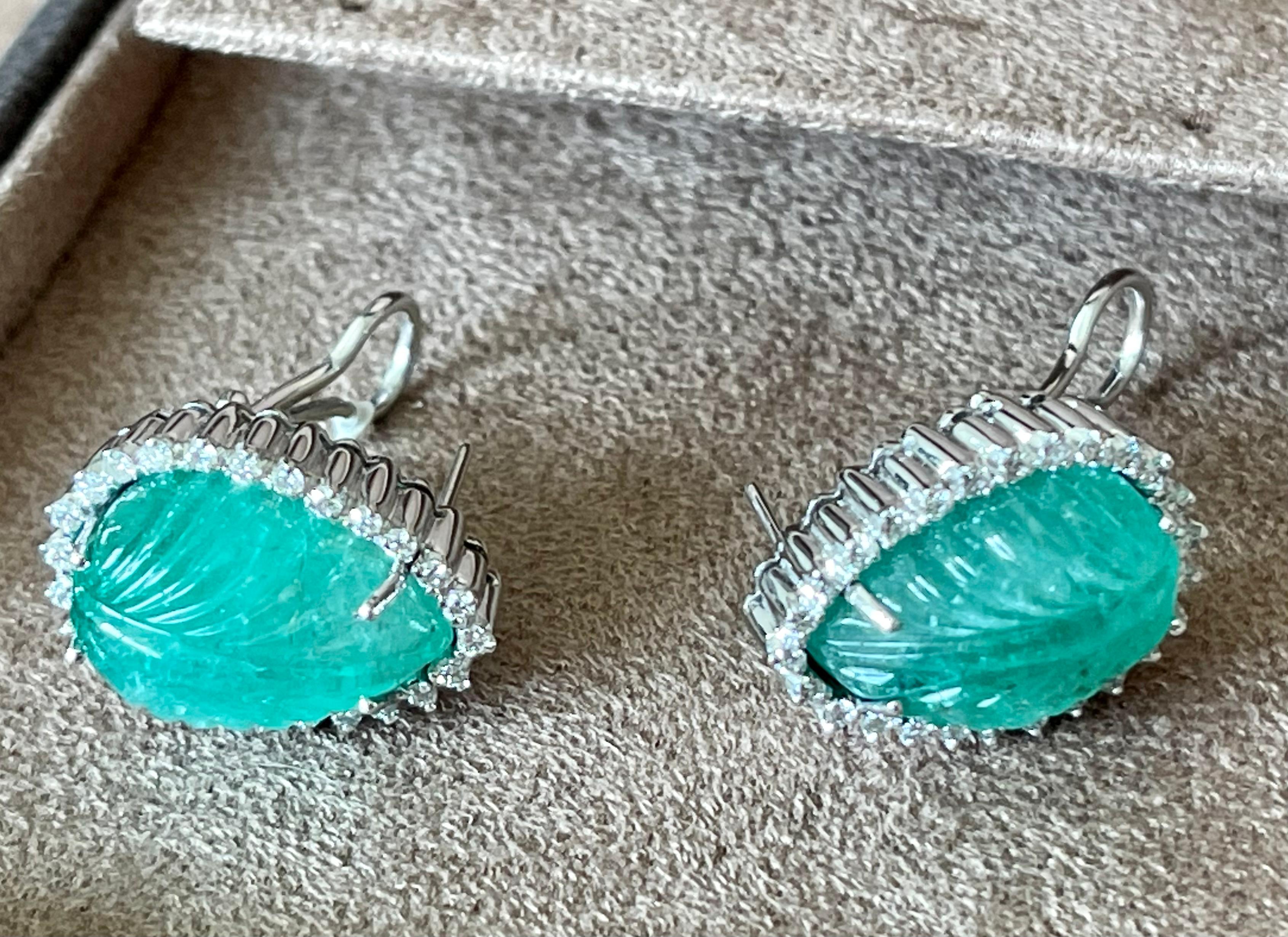 Pair of 18 K White Gold Carved Emerald Diamond Earrings In Good Condition For Sale In Zurich, Zollstrasse