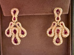 Par de pendientes colgantes de oro amarillo de 18 quilates con diamantes y rubíes vintage de los años 80