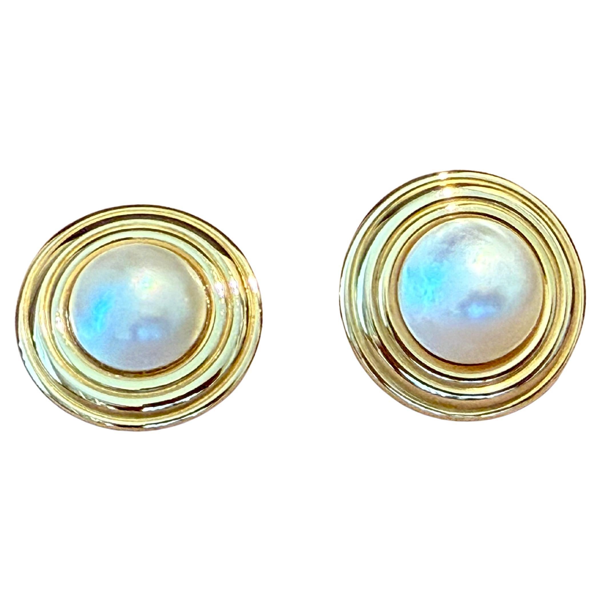 Coppia di fermagli per orecchie in oro giallo 18 K. Mabe Pearl Gubelin Svizzera