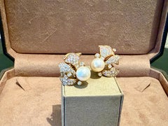 Pair of 18 K yellow Gold Vintage french Earclips cultured Pearl Diamonds