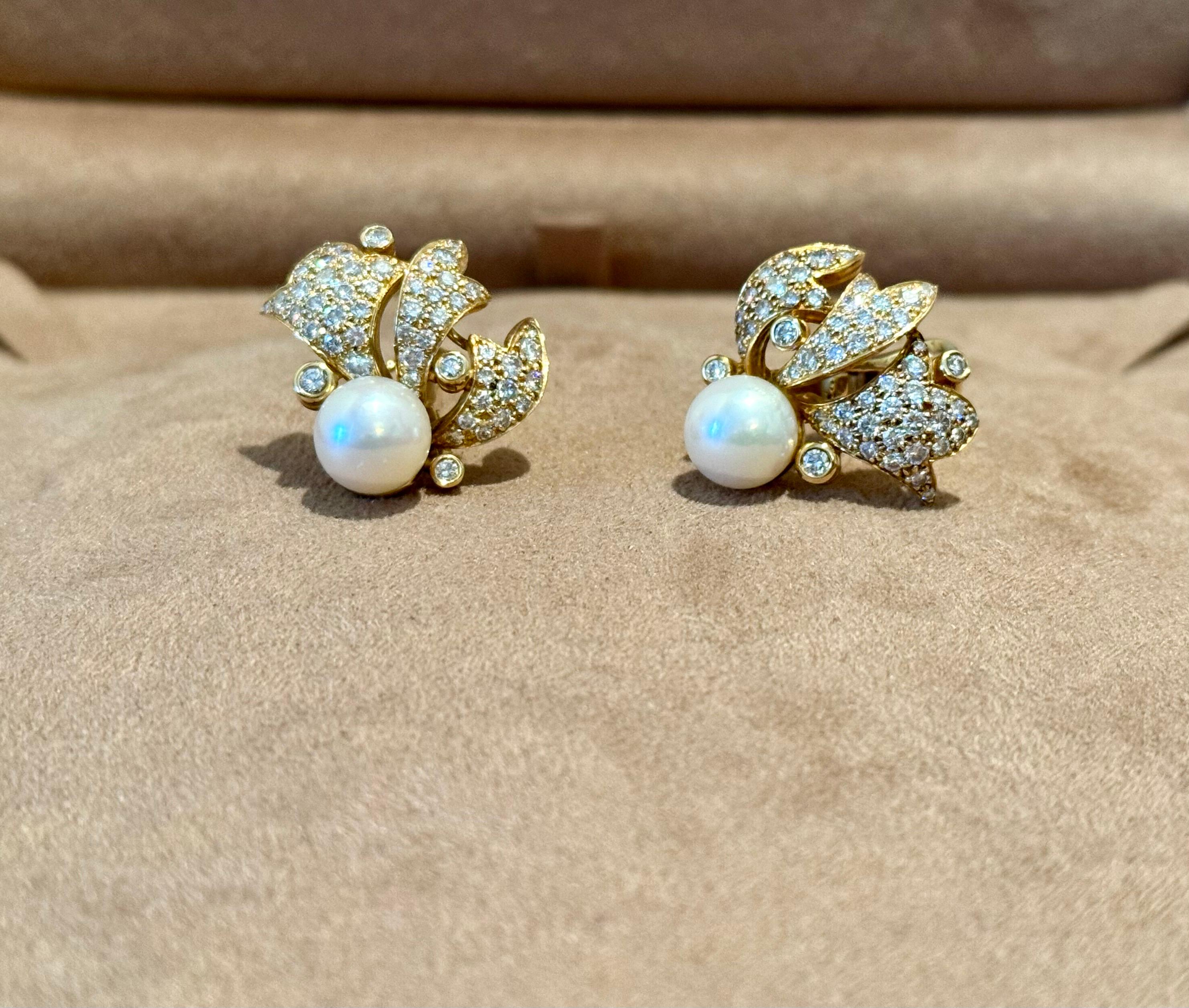 Taglio brillante Coppia di fermagli per orecchie in oro giallo 18 K. Perla coltivata Diamanti in vendita