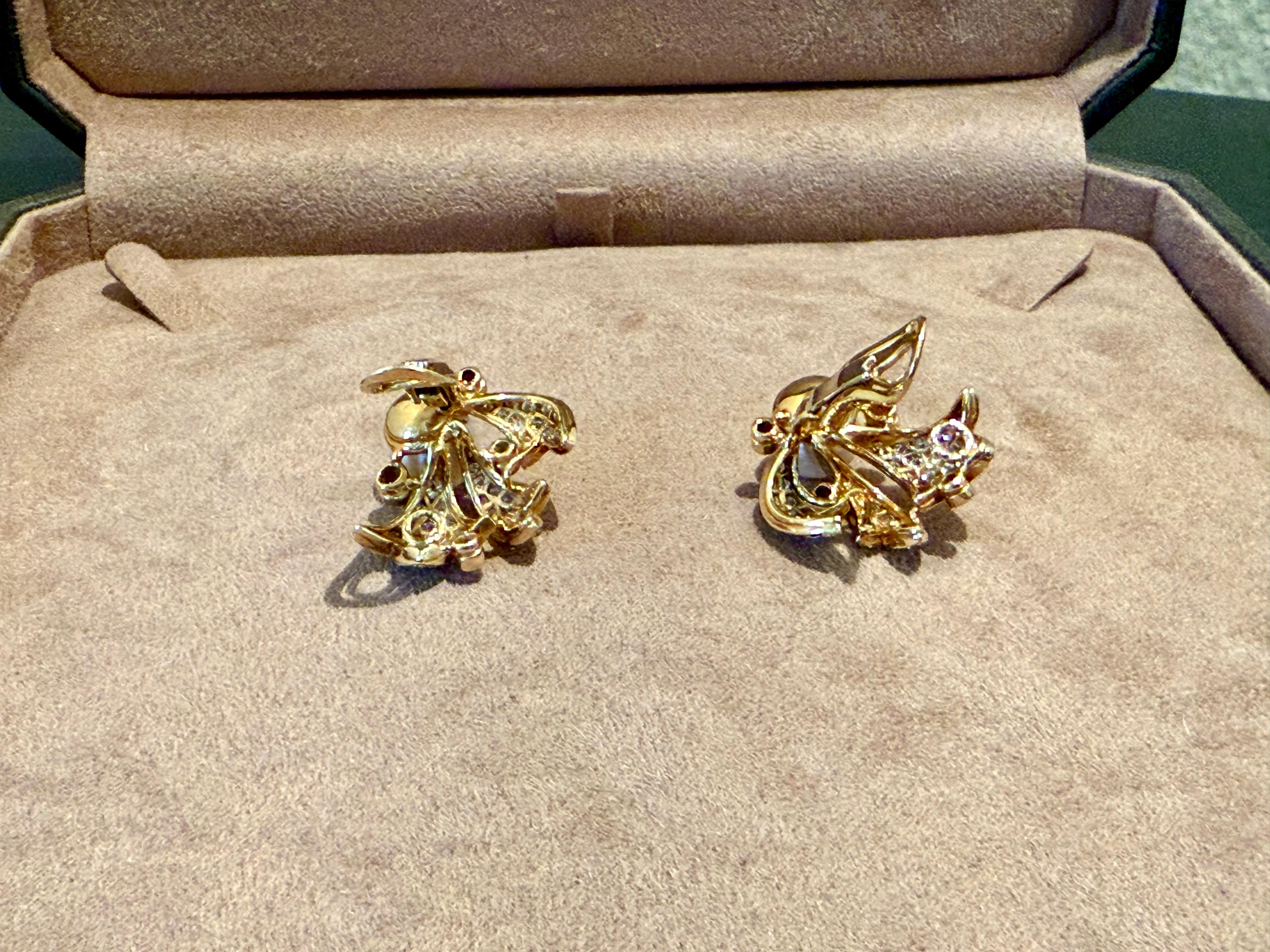 Coppia di fermagli per orecchie in oro giallo 18 K. Perla coltivata Diamanti In condizioni buone in vendita a Zurich, Zollstrasse