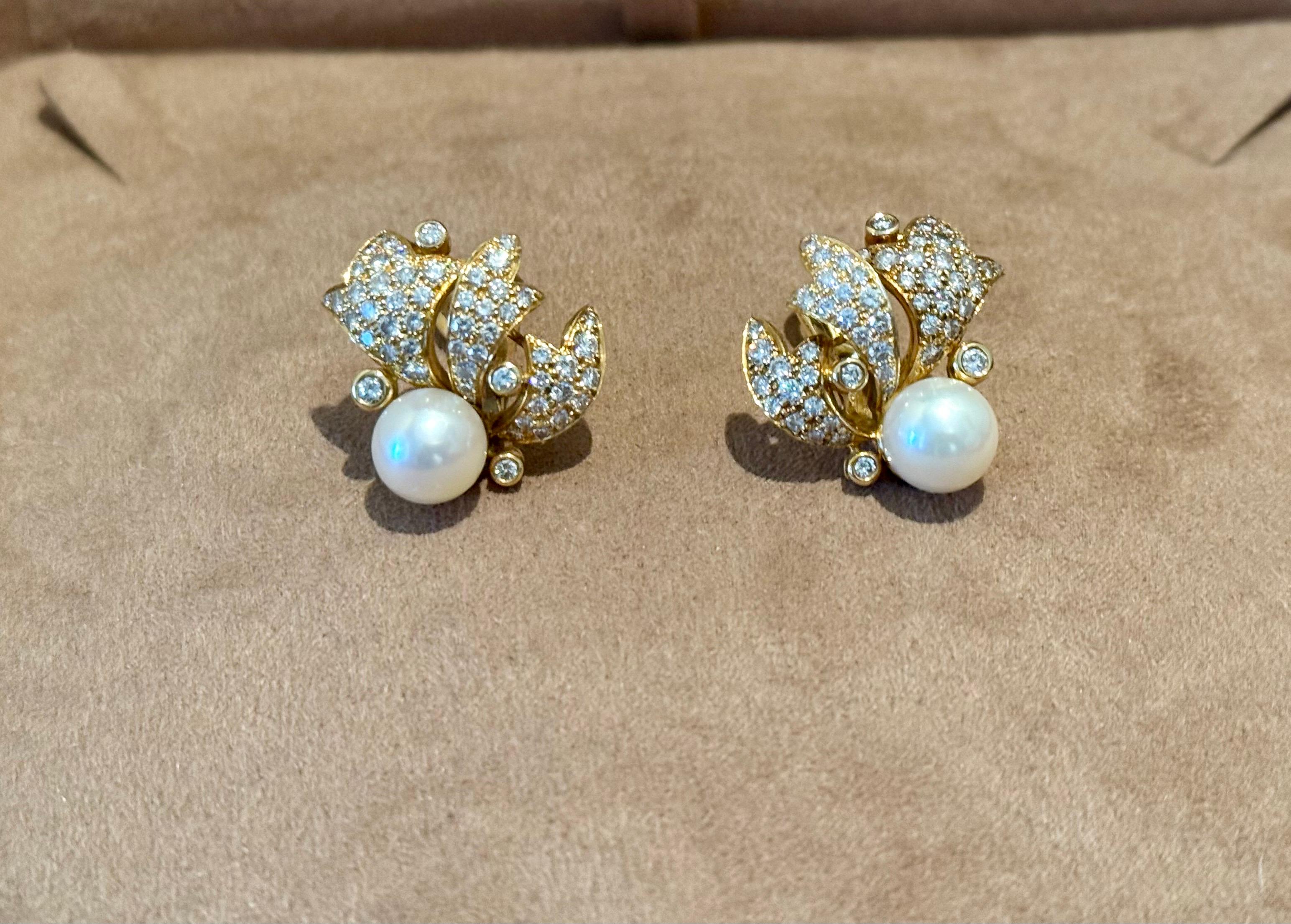 Donna Coppia di fermagli per orecchie in oro giallo 18 K. Perla coltivata Diamanti in vendita