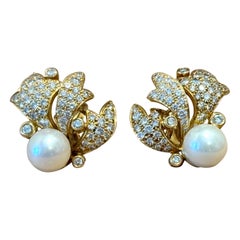 Pair of 18 K yellow Gold Vintage french Earclips cultured Pearl Diamonds
