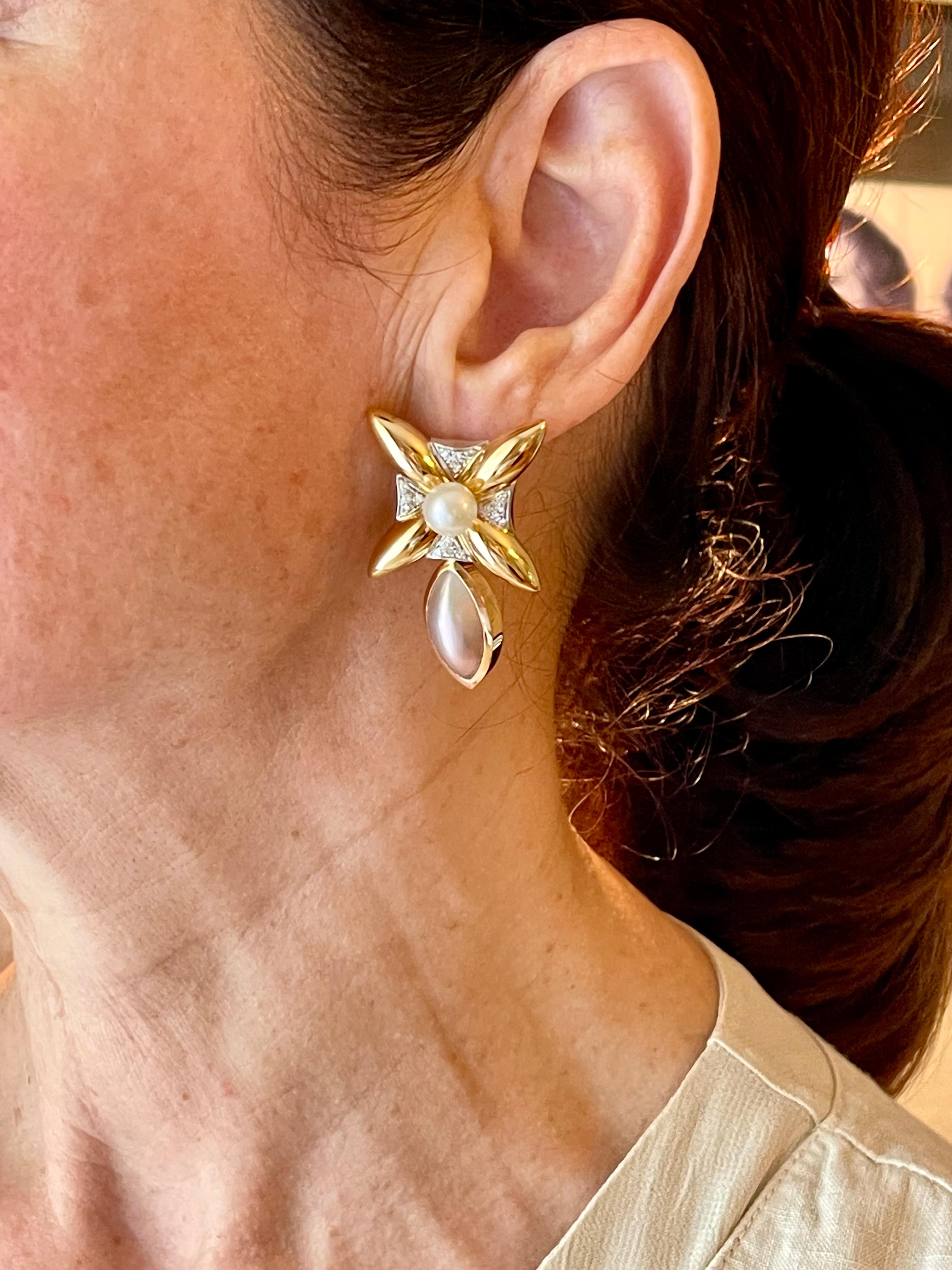 Coppia di orecchini in oro giallo bianco 18 K con perla coltivata in vendita 4
